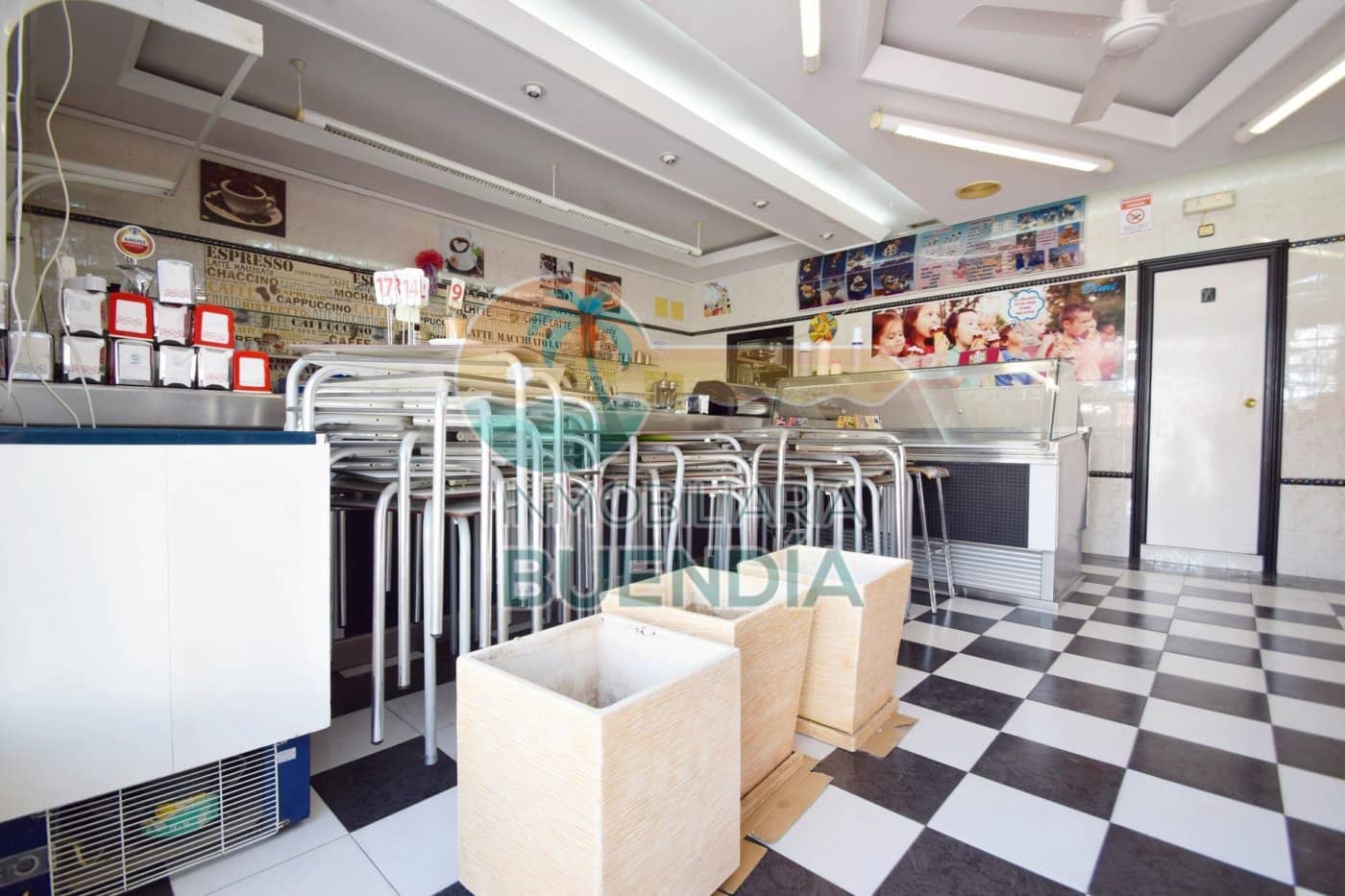 Commercieel te koop in Puerto de Mazarron - € 129.900 (Ref: 7759558)