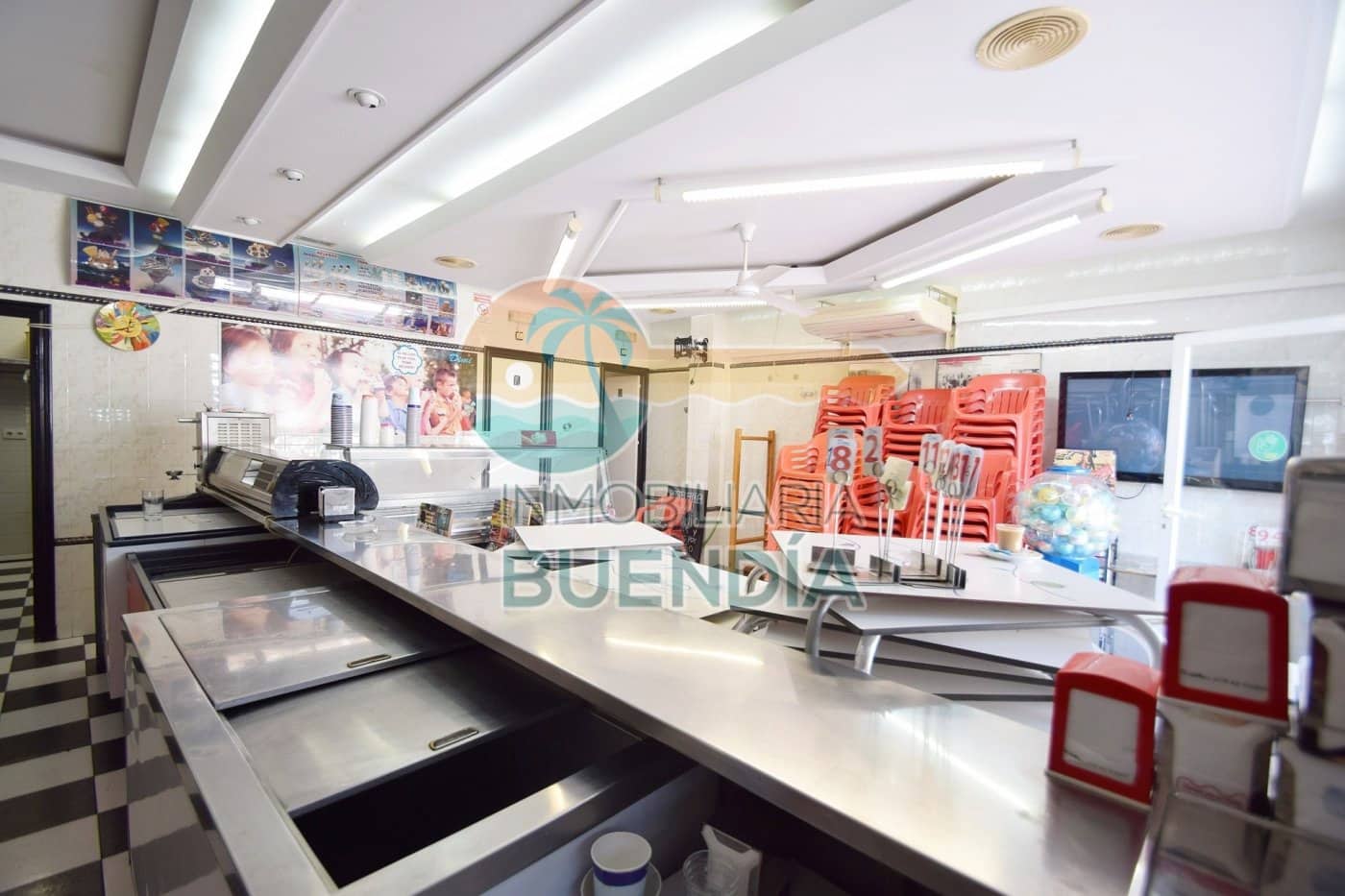 Commercieel te koop in Puerto de Mazarron - € 129.900 (Ref: 7759558)