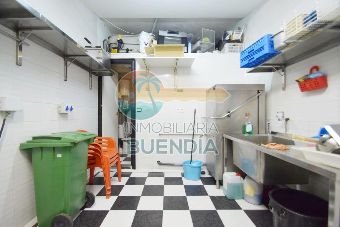 Commercieel te koop in Puerto de Mazarron - € 129.900 (Ref: 7759558)