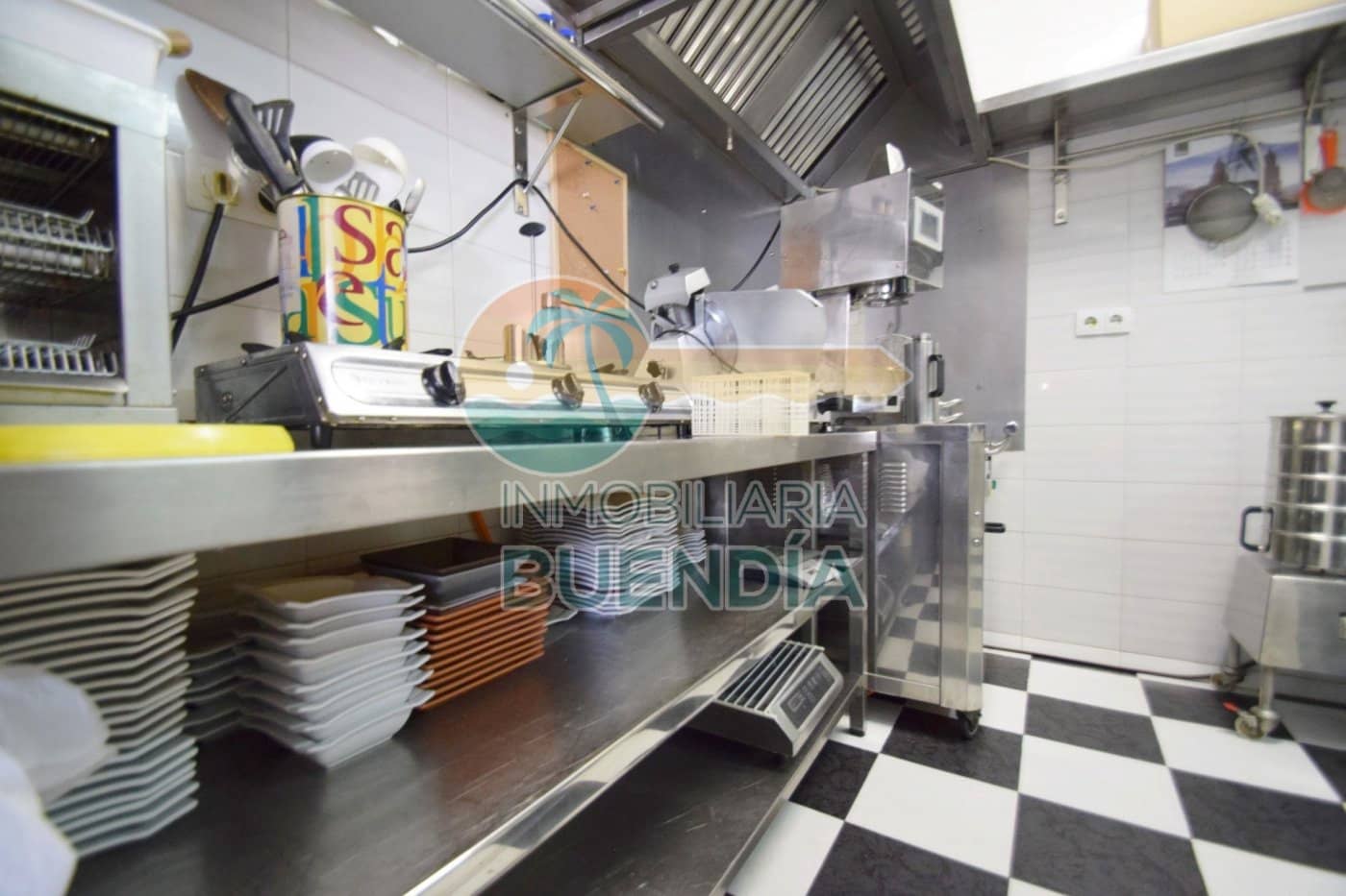 Commercieel te koop in Puerto de Mazarron - € 129.900 (Ref: 7759558)