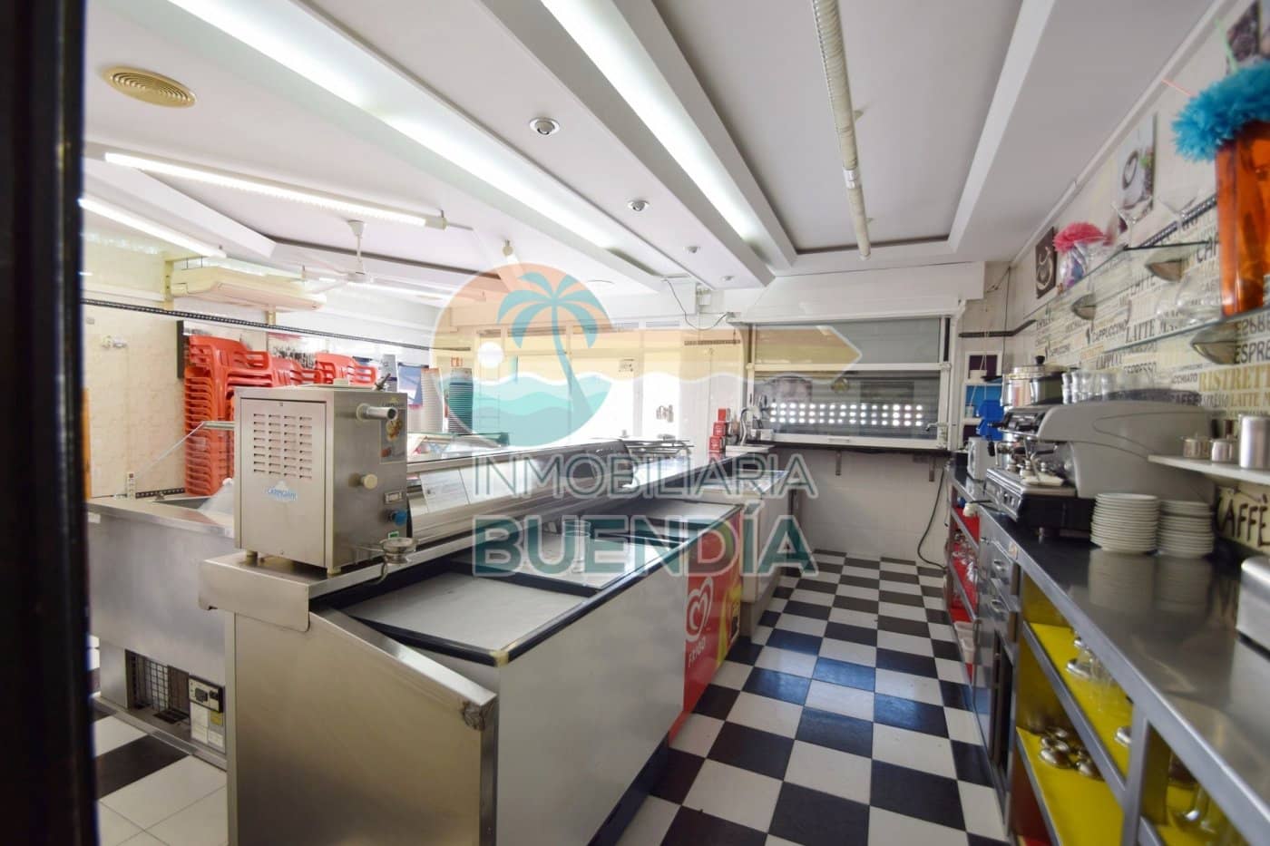 Commercieel te koop in Puerto de Mazarron - € 129.900 (Ref: 7759558)