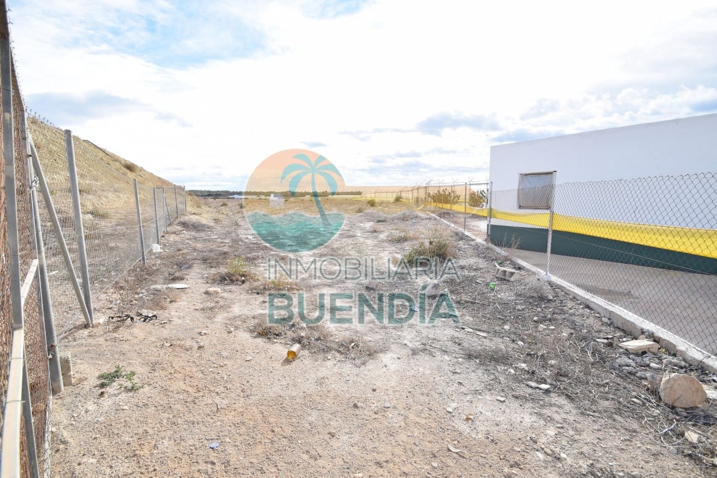 Mark till salu i Leiva - 95 000 € (Ref: 7759561)