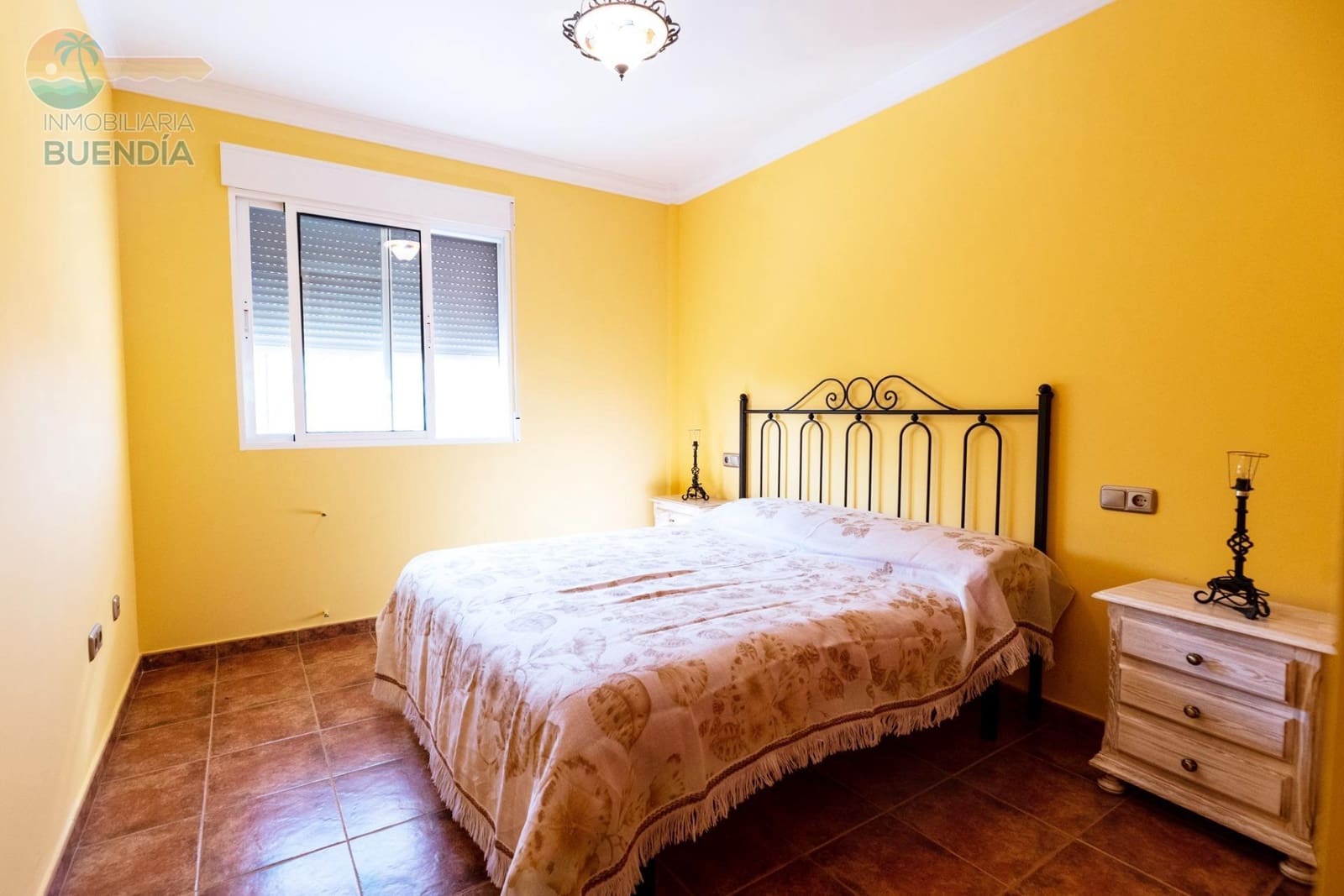 4 sypialnia Finka/Dom wiejski na sprzedaż w Leiva z garażem - 399 000 € (Ref: 7759600)