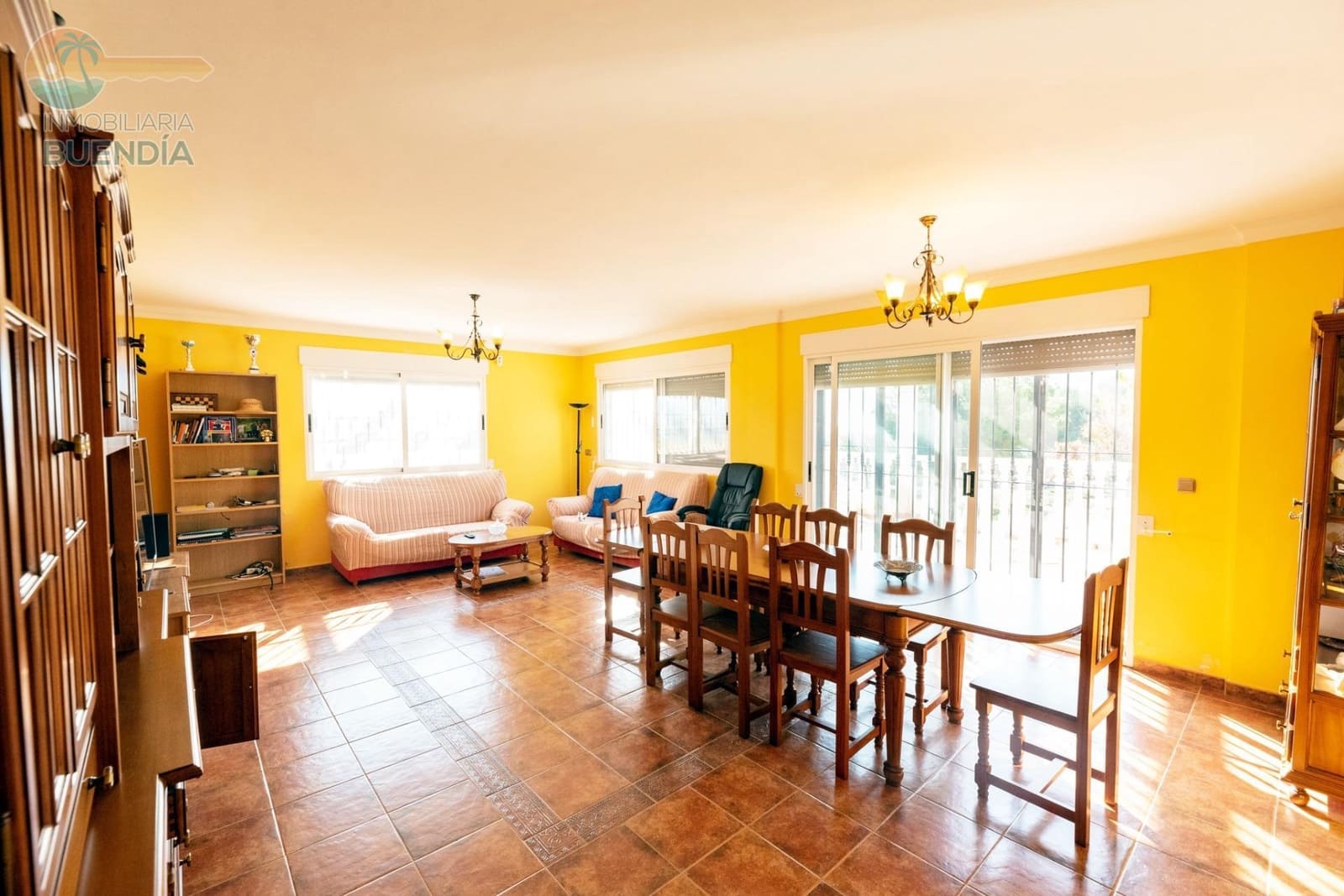 4 sypialnia Finka/Dom wiejski na sprzedaż w Leiva z garażem - 399 000 € (Ref: 7759600)