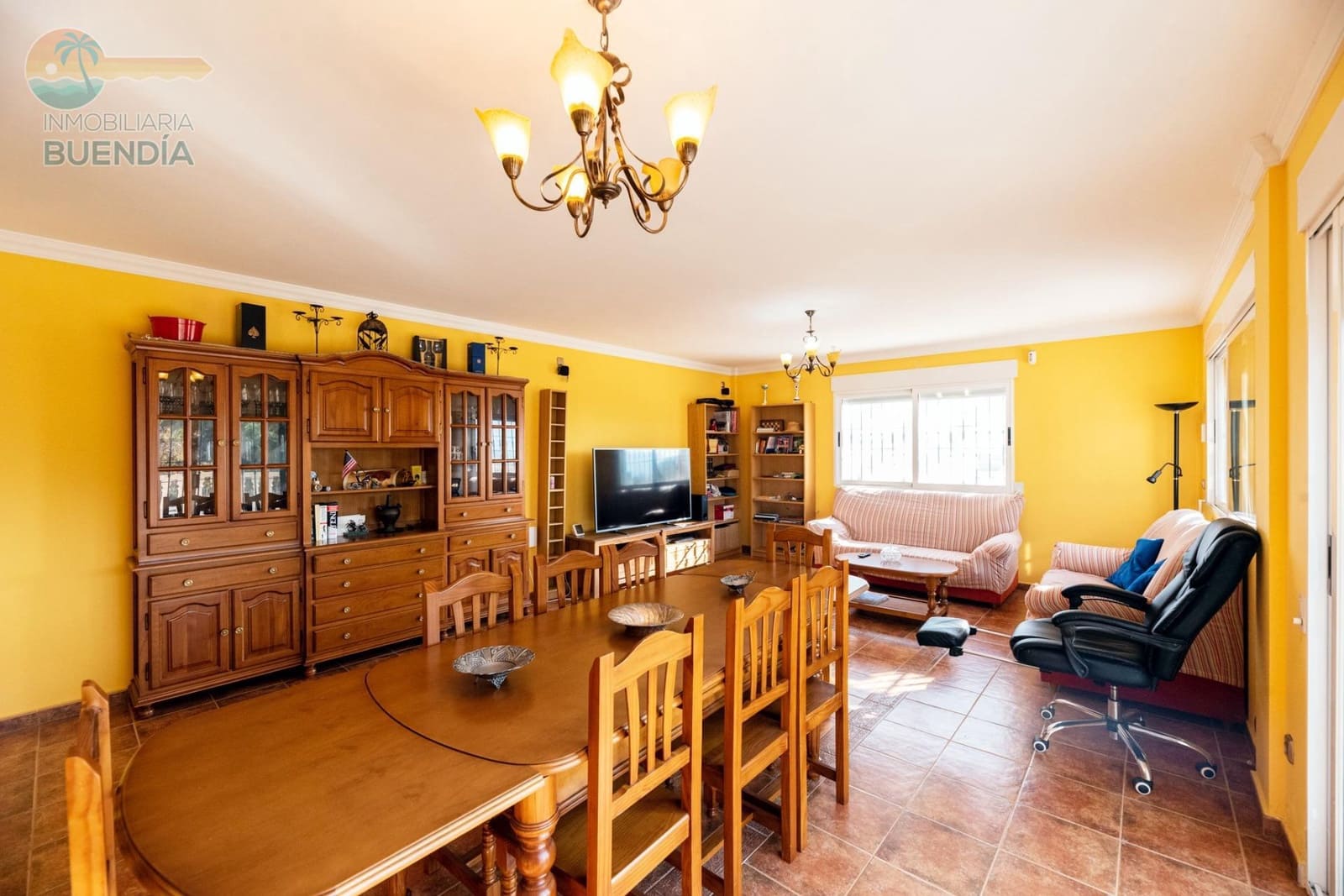 4 sypialnia Finka/Dom wiejski na sprzedaż w Leiva z garażem - 399 000 € (Ref: 7759600)