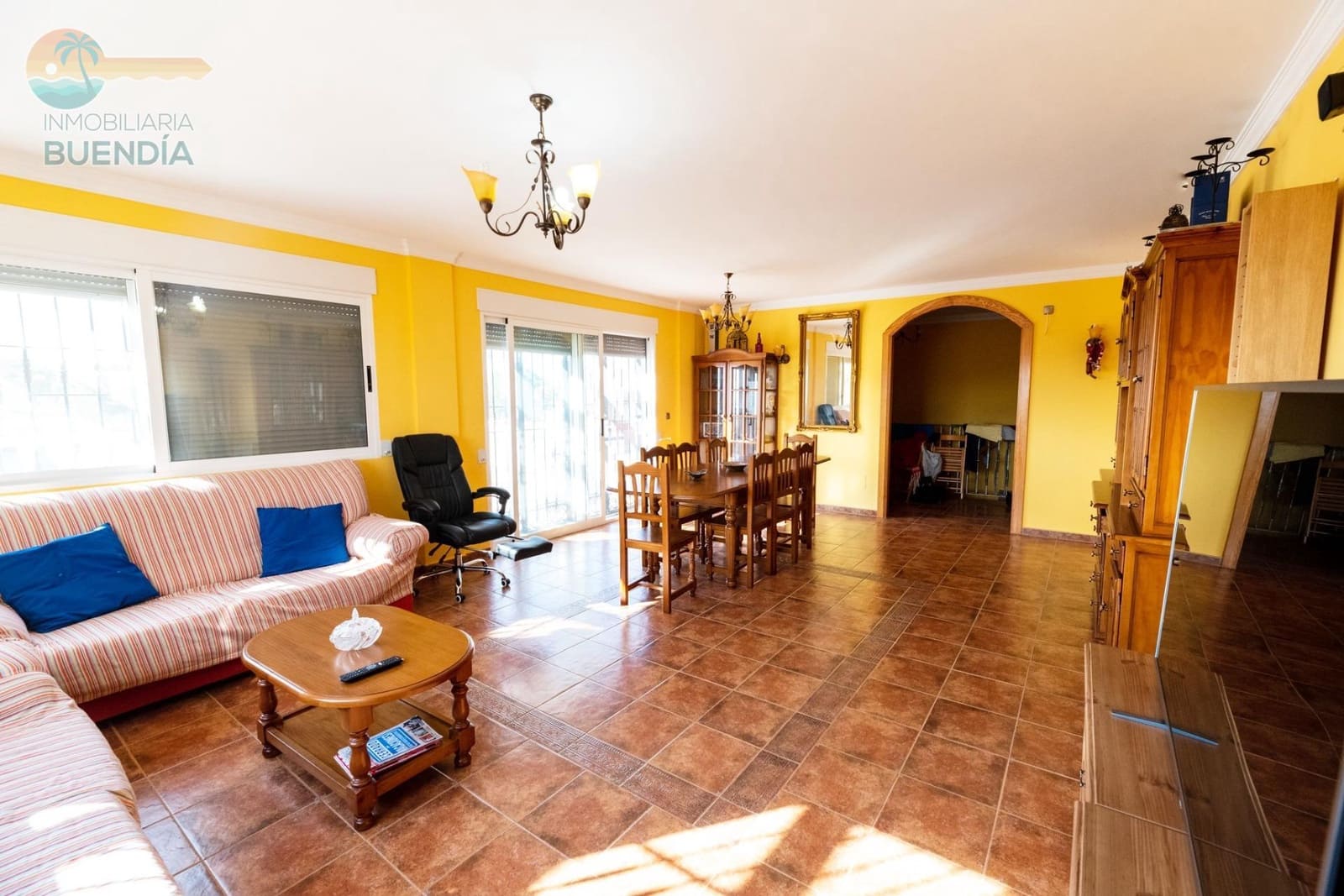 4 sypialnia Finka/Dom wiejski na sprzedaż w Leiva z garażem - 399 000 € (Ref: 7759600)