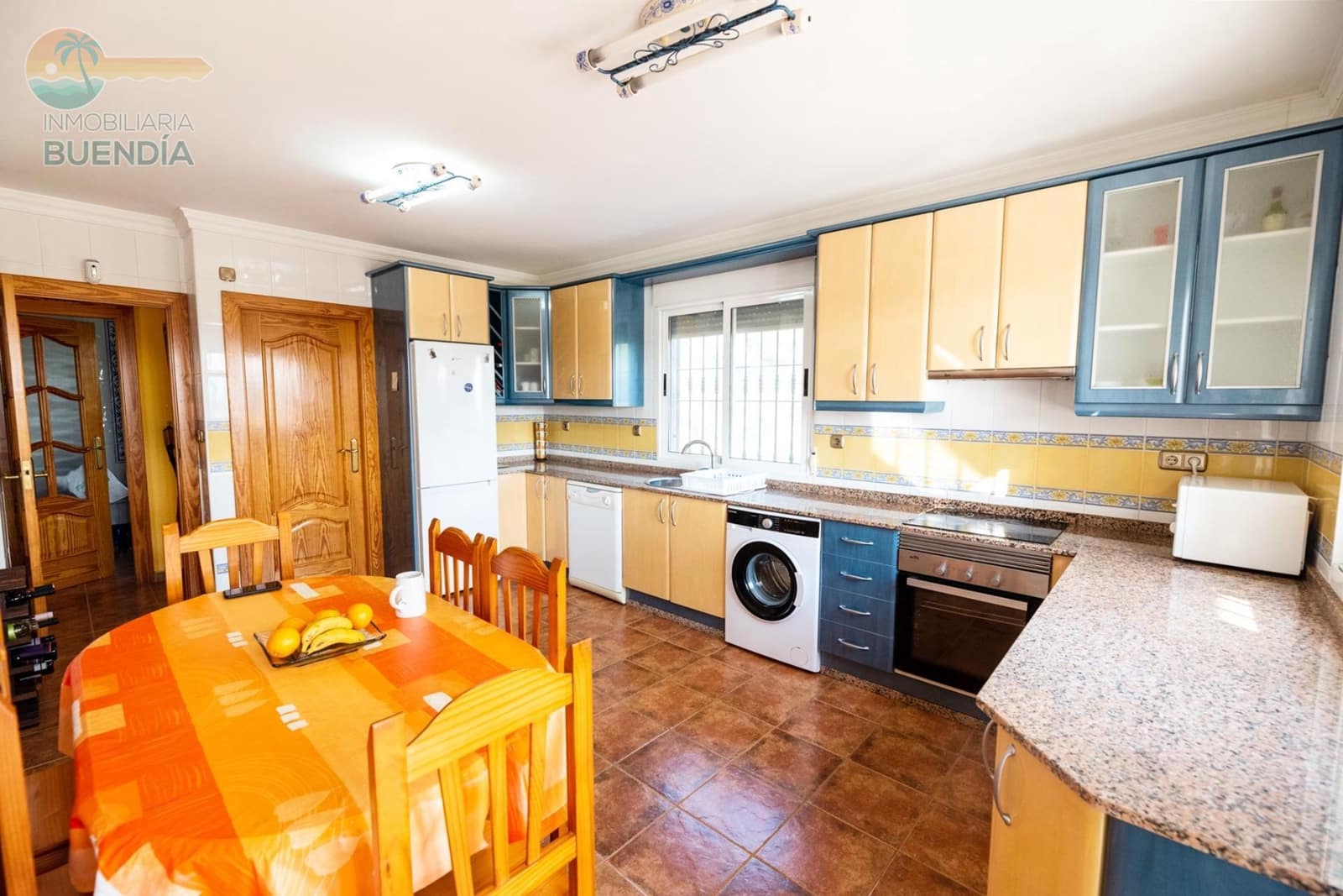 4 sypialnia Finka/Dom wiejski na sprzedaż w Leiva z garażem - 399 000 € (Ref: 7759600)