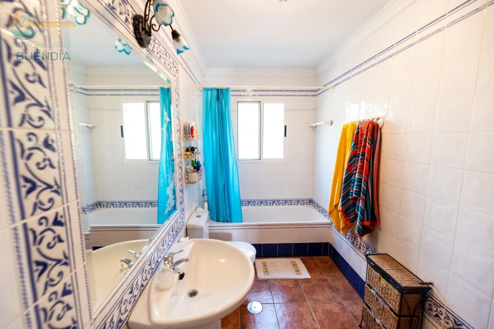 4 sypialnia Finka/Dom wiejski na sprzedaż w Leiva z garażem - 399 000 € (Ref: 7759600)