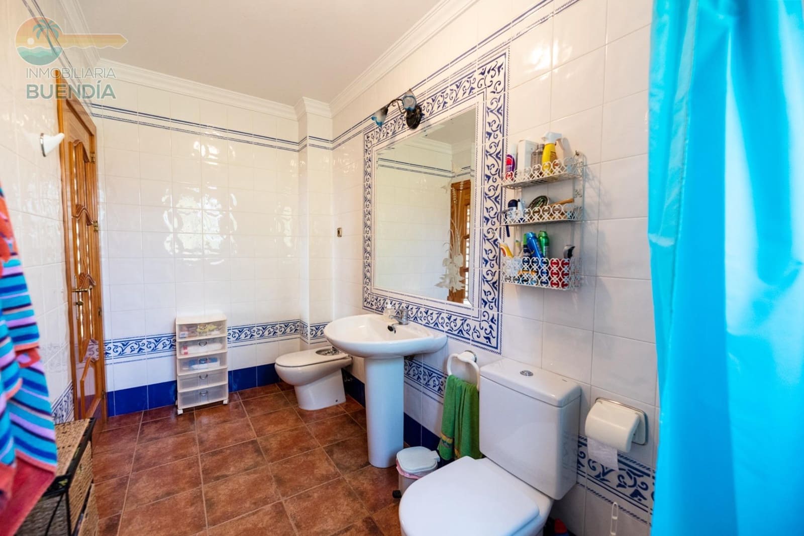 4 sypialnia Finka/Dom wiejski na sprzedaż w Leiva z garażem - 399 000 € (Ref: 7759600)