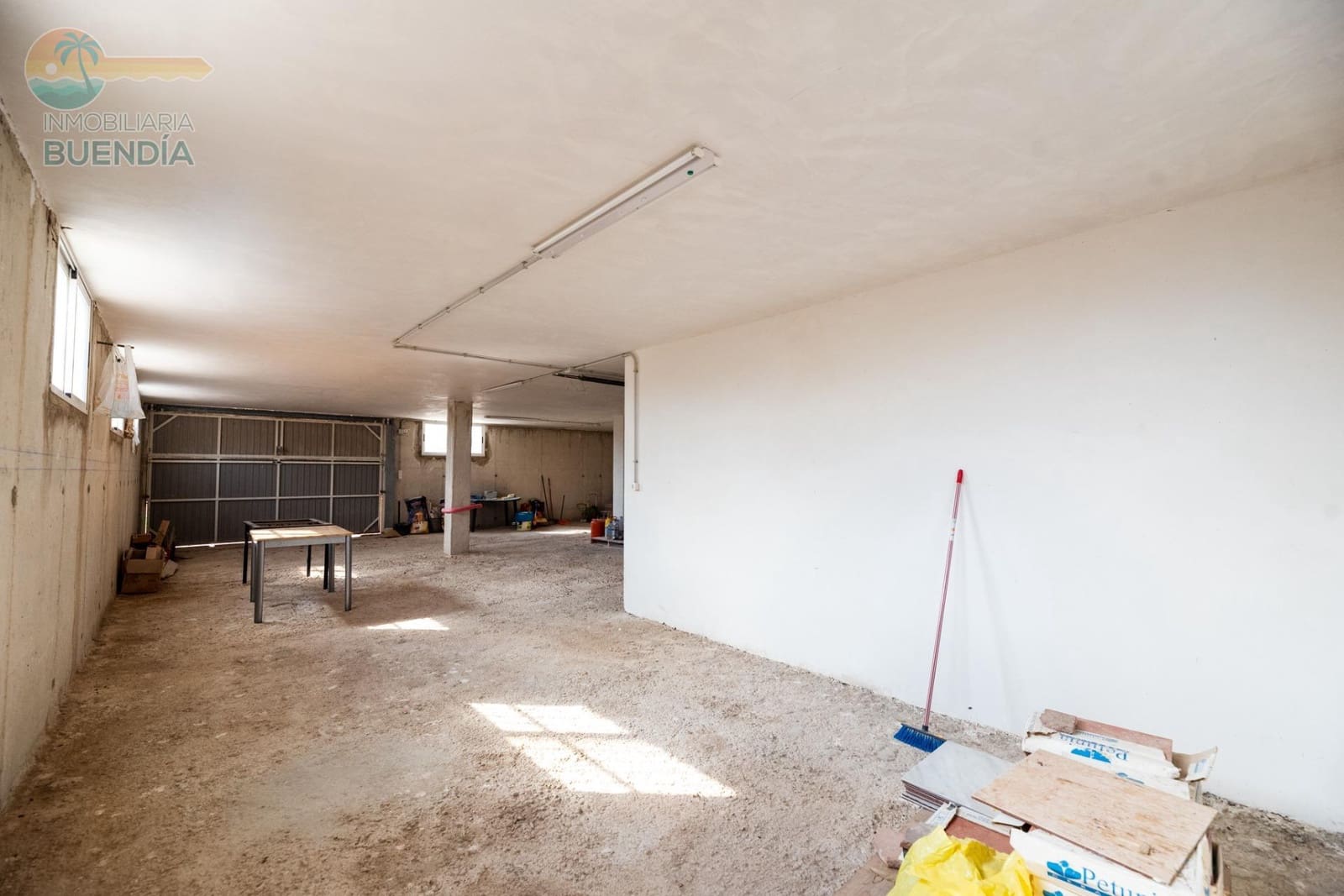 4 sypialnia Finka/Dom wiejski na sprzedaż w Leiva z garażem - 399 000 € (Ref: 7759600)