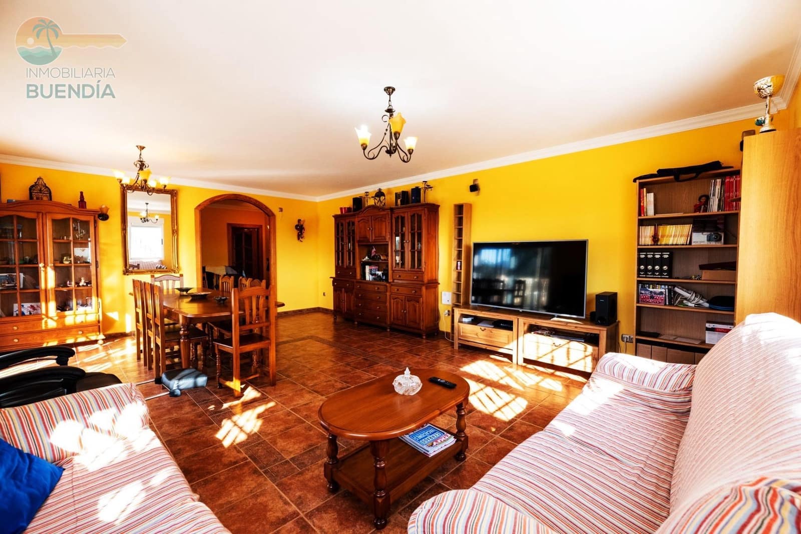 4 sypialnia Finka/Dom wiejski na sprzedaż w Leiva z garażem - 399 000 € (Ref: 7759600)