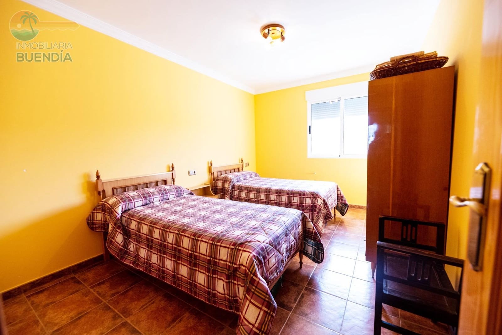 4 sypialnia Finka/Dom wiejski na sprzedaż w Leiva z garażem - 399 000 € (Ref: 7759600)