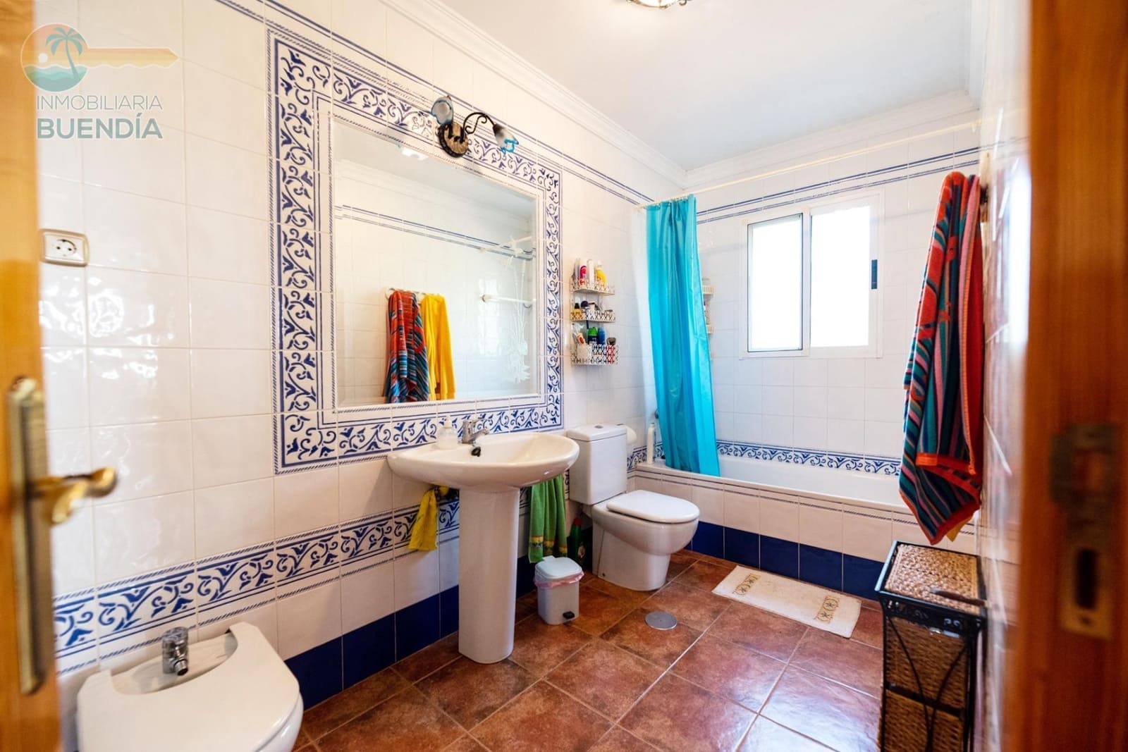 4 sypialnia Finka/Dom wiejski na sprzedaż w Leiva z garażem - 399 000 € (Ref: 7759600)