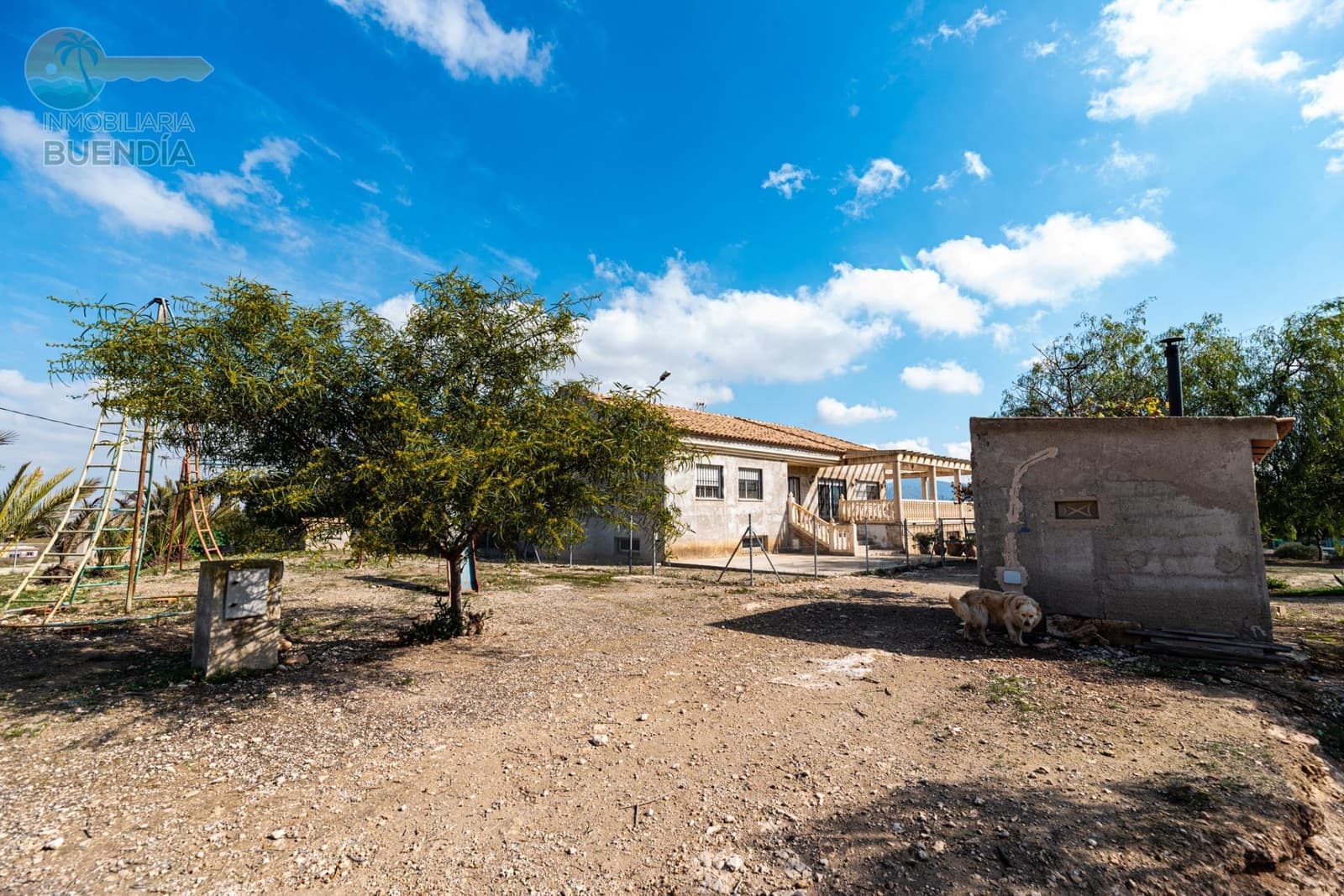 4 sypialnia Finka/Dom wiejski na sprzedaż w Leiva z garażem - 399 000 € (Ref: 7759600)