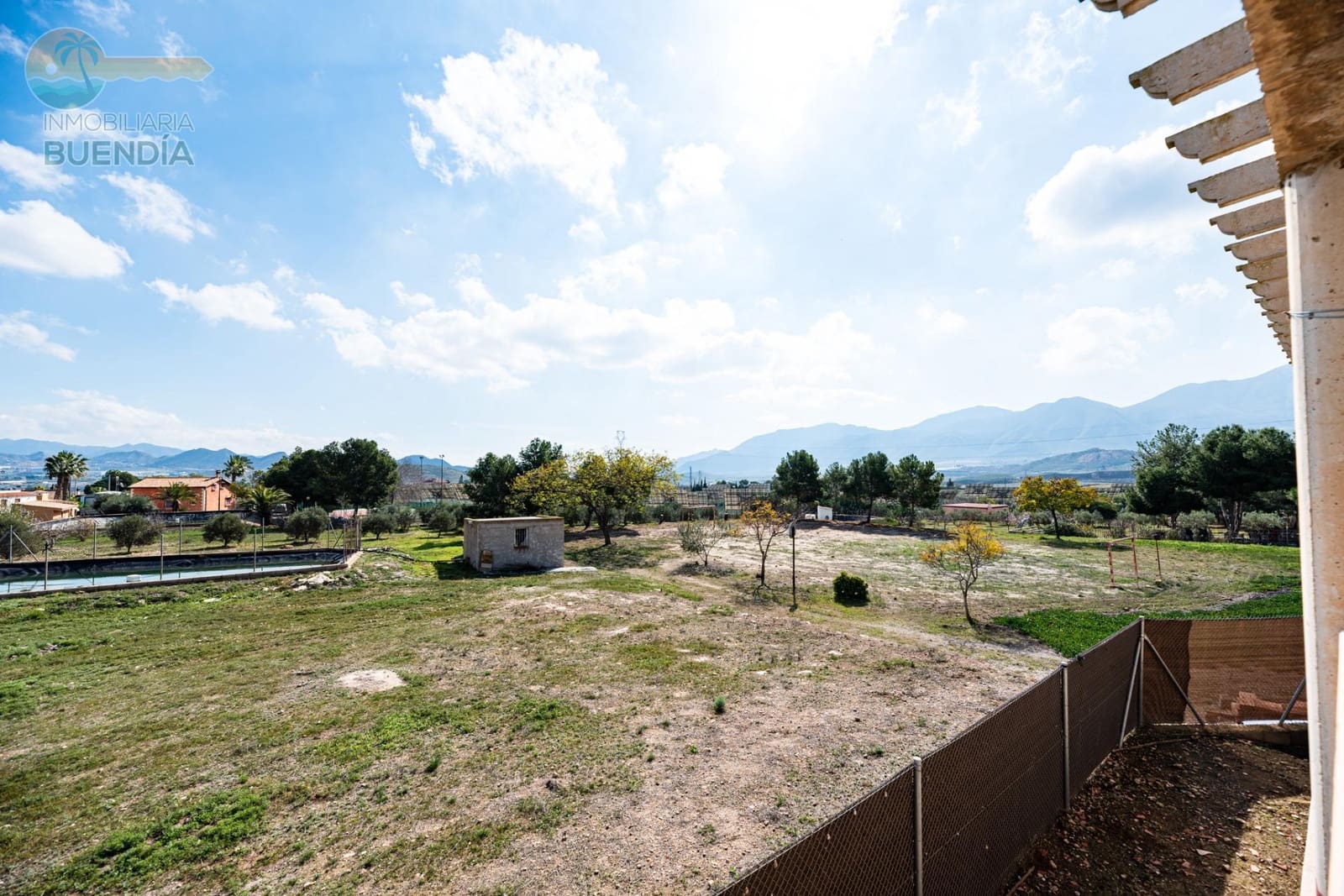 4 sypialnia Finka/Dom wiejski na sprzedaż w Leiva z garażem - 399 000 € (Ref: 7759600)