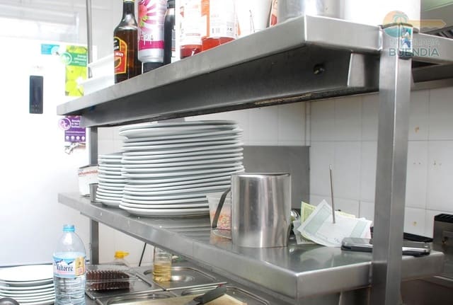 Commercieel te koop in Puerto de Mazarron, Mazarrón - € 215.000 (Ref: 8666539)