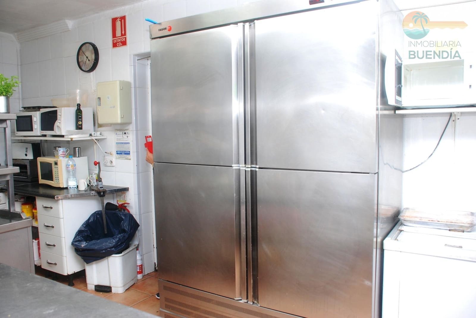 Commerciale in vendita in Puerto de Mazarron - 215.000 € (Rif: 8666539)