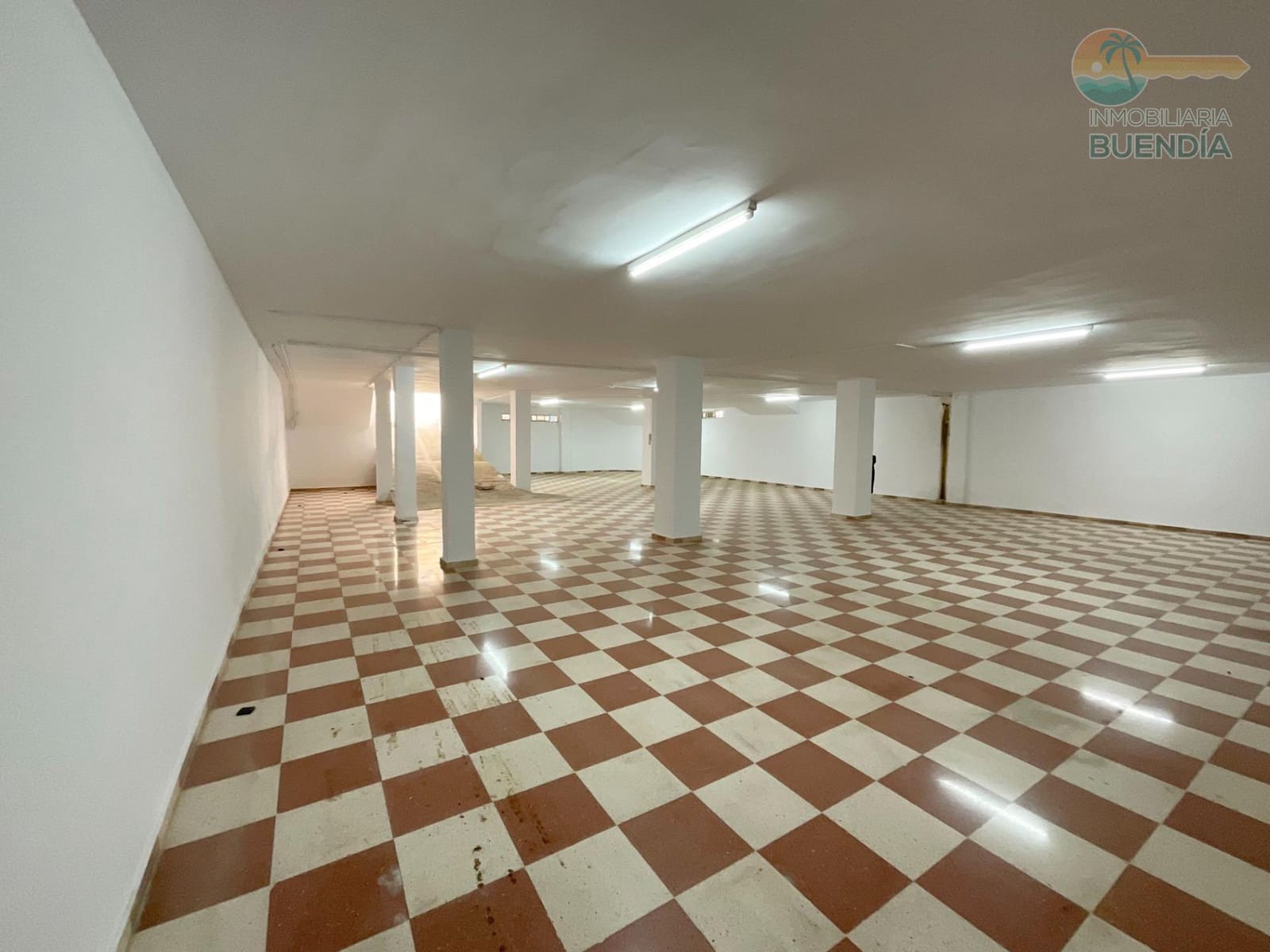 Garage til salg i Puerto de Mazarron - € 95.000 (Ref: 8879796)