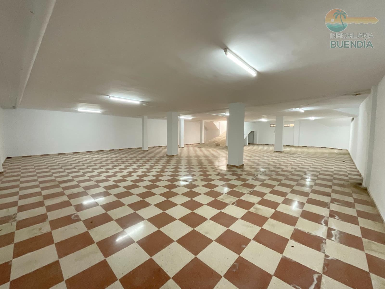 Garage til salg i Puerto de Mazarron - € 95.000 (Ref: 8879796)