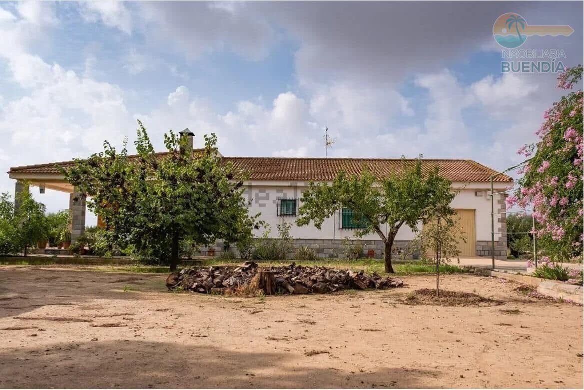 4 bedroom Finca/Country House for sale in Hacienda del Alamo with garage - € 365,000 (Ref: 9247355)