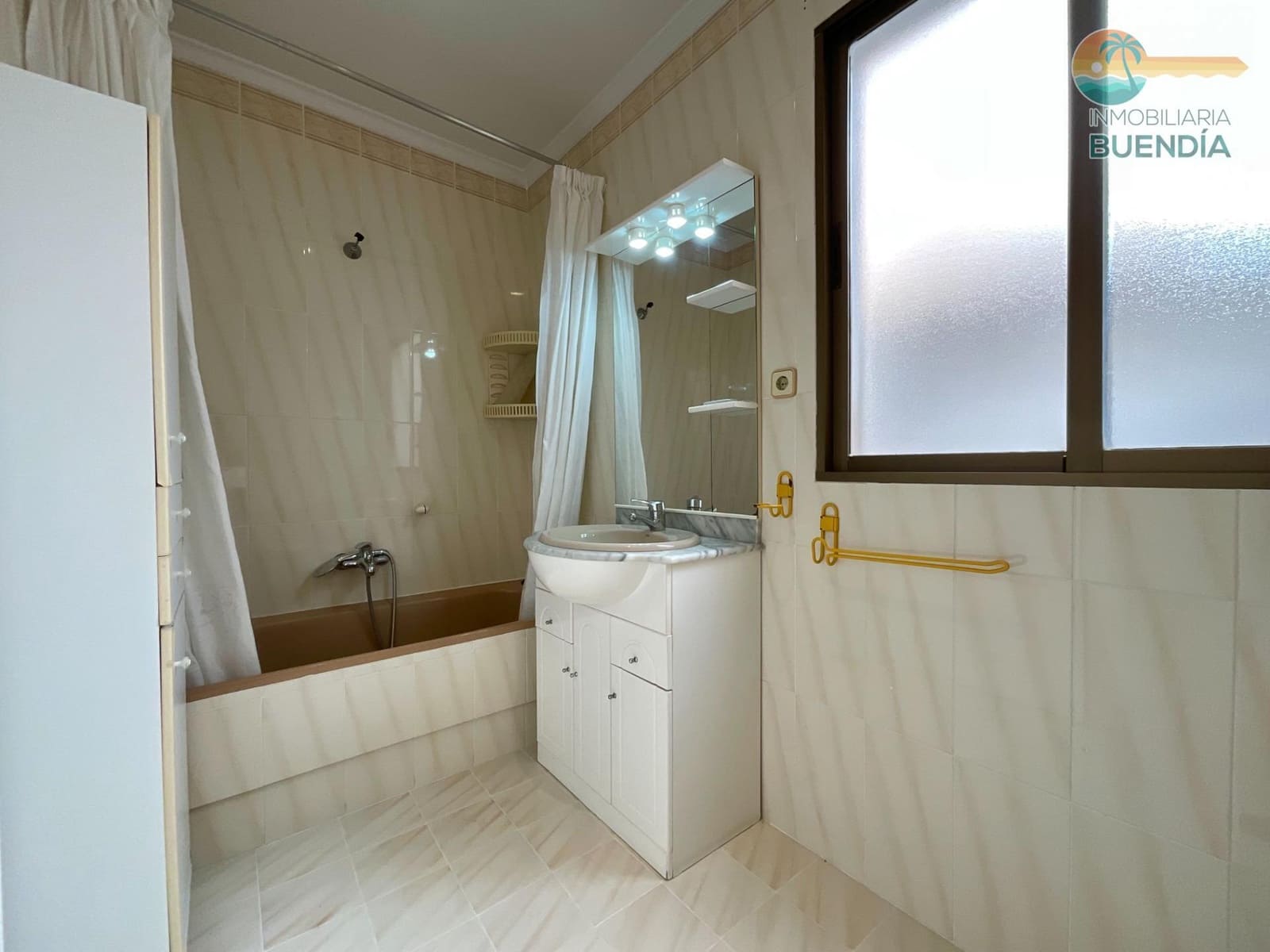 4 bedroom Apartment for sale in Puerto de Mazarron with garage - € 189,000 (Ref: 9491506)