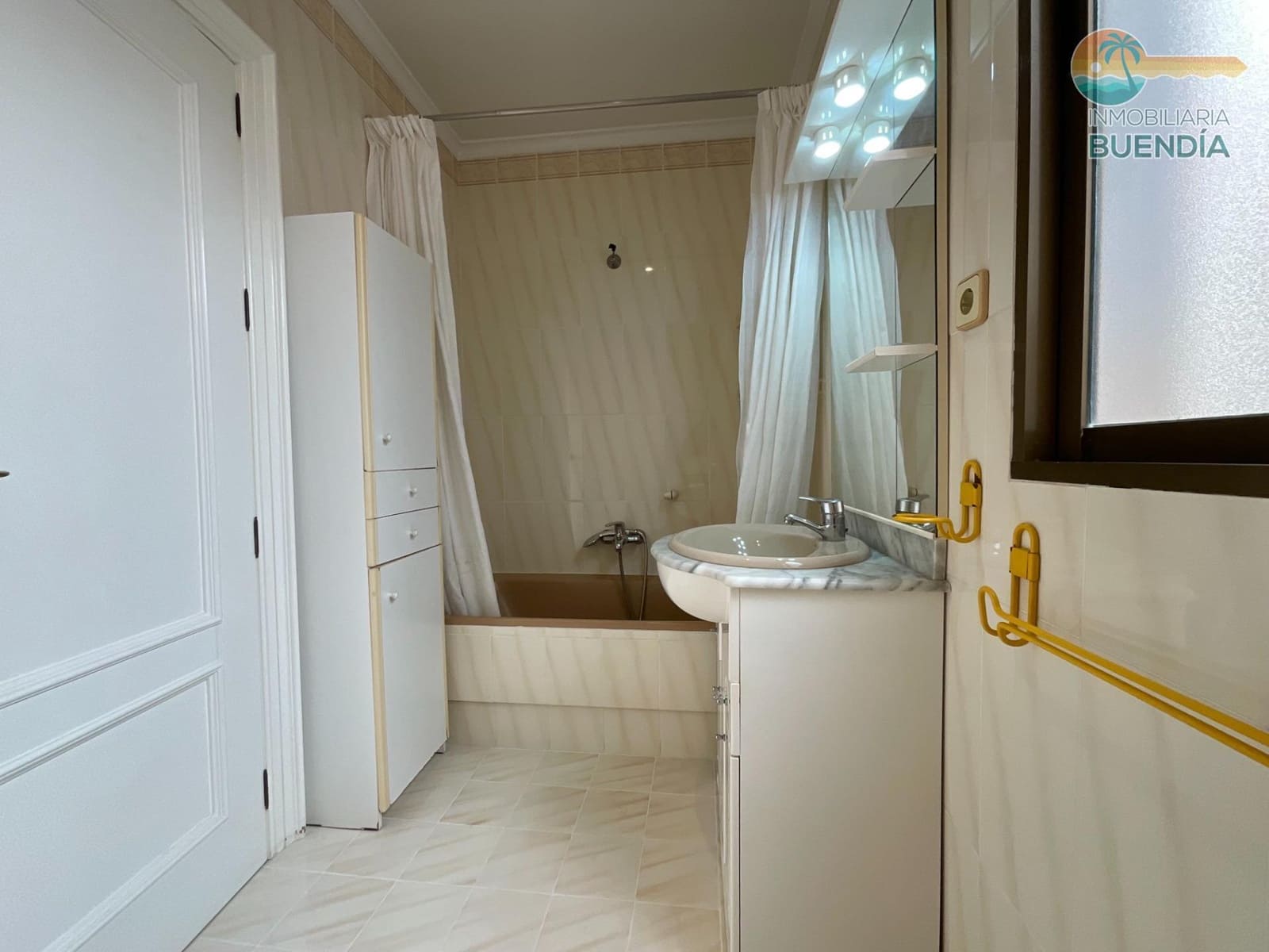 4 bedroom Apartment for sale in Puerto de Mazarron with garage - € 189,000 (Ref: 9491506)