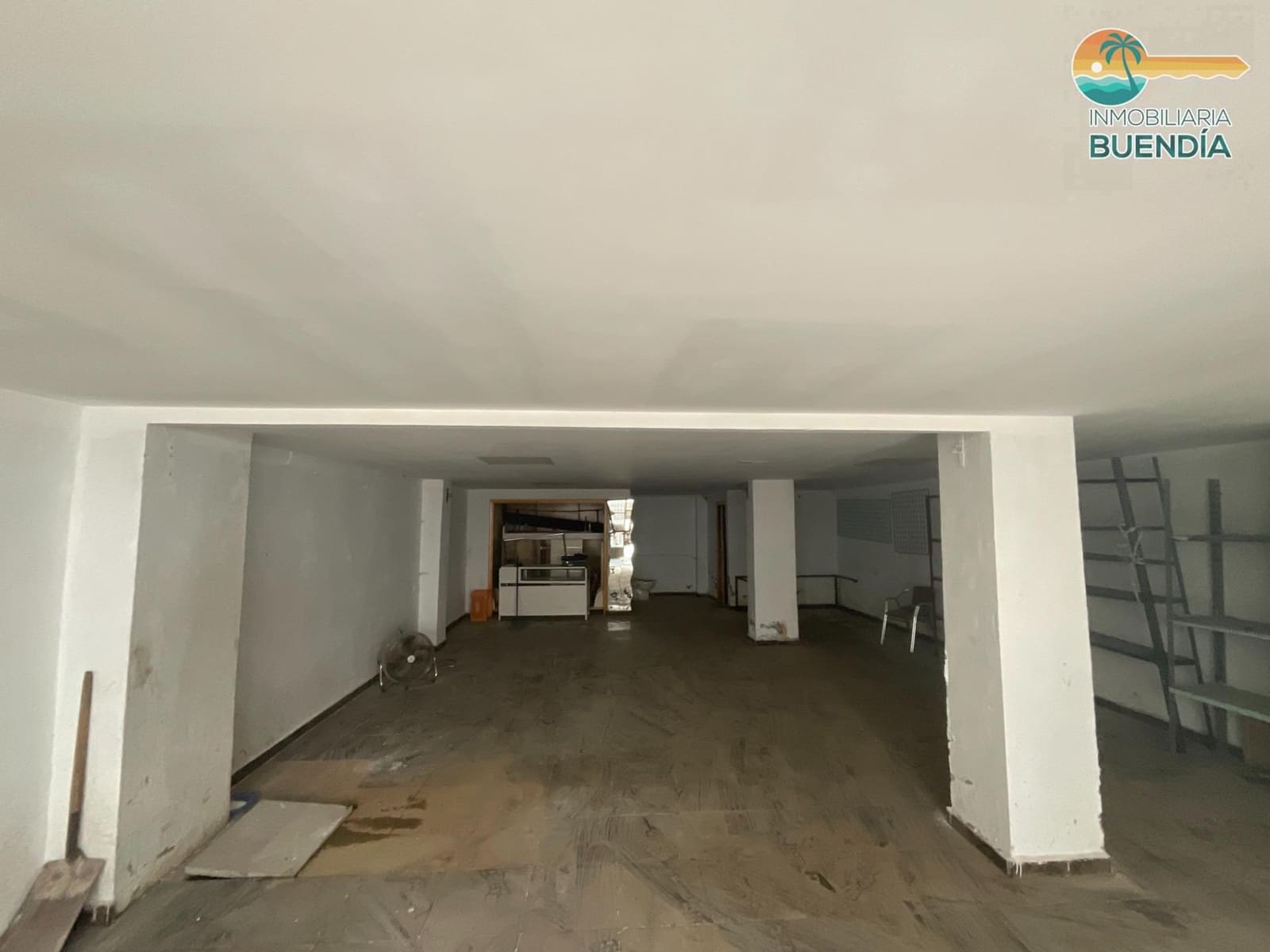 Comercial para venda em Puerto de Mazarron - 92 000 € (Ref: 9536028)