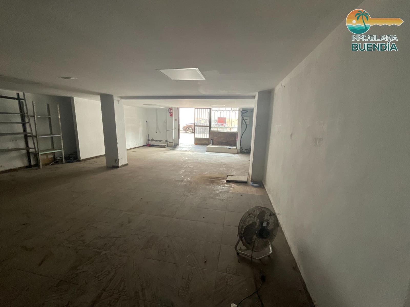 Comercial para venda em Puerto de Mazarron - 92 000 € (Ref: 9536028)