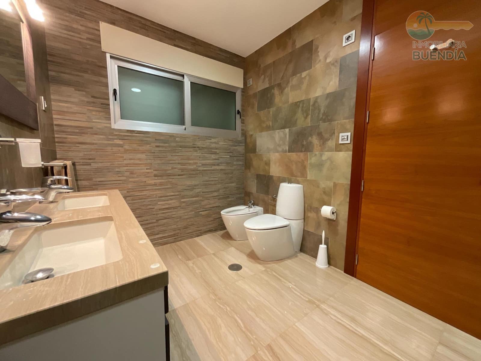 5 bedroom Villa for sale in Bolnuevo with pool garage - € 975,000 (Ref: 9615573)