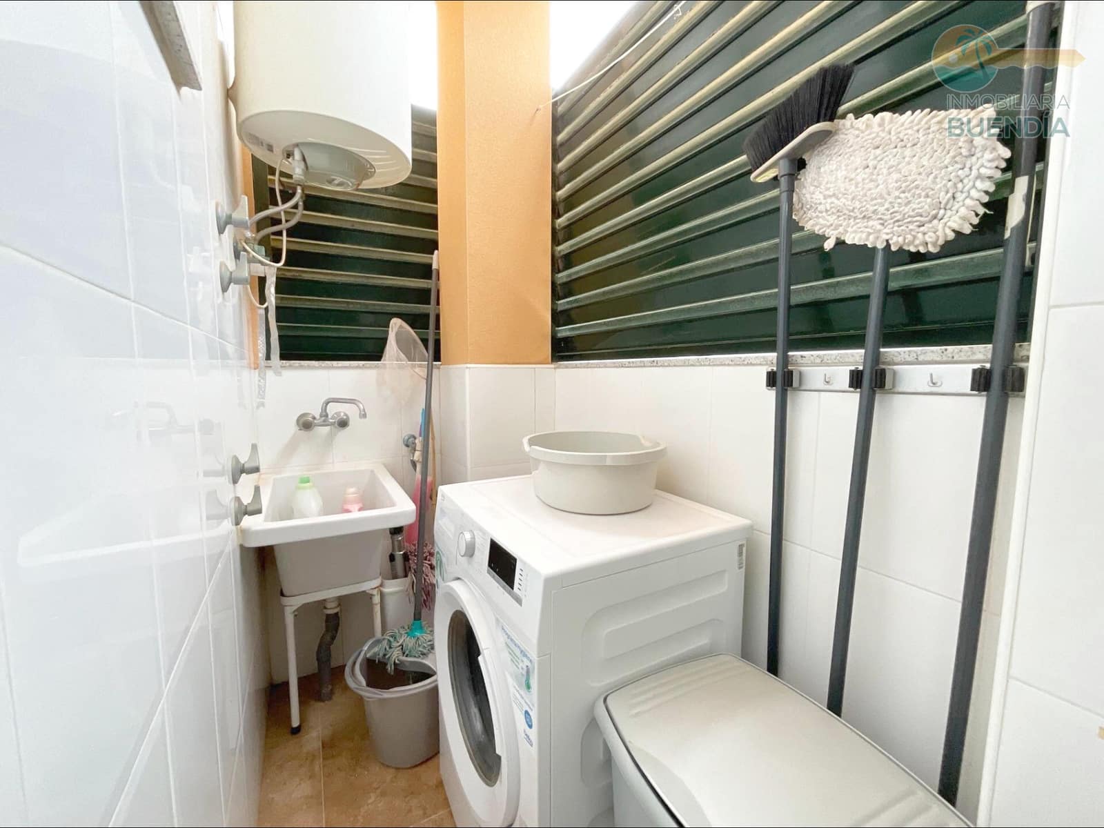 3 makuuhuone Kattohuoneisto myytävänä paikassa Alamillo mukana uima-altaan 
autotalli - 349 000 € (Ref: 9804385)