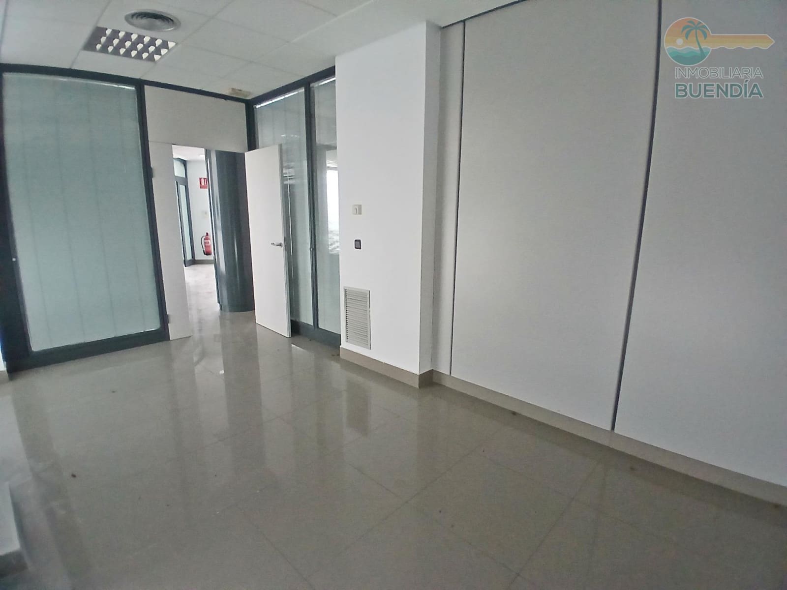 Commercial for sale in Puerto de Mazarron - € 270,000 (Ref: 9843474)
