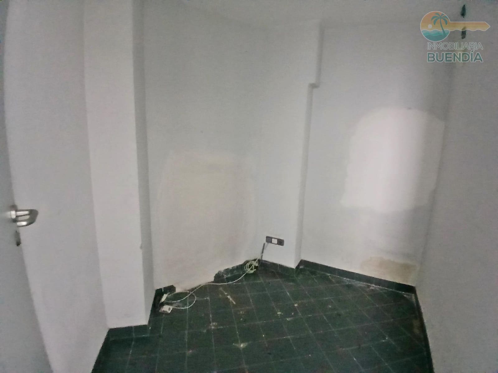 Commercial for sale in Puerto de Mazarron - € 270,000 (Ref: 9843474)