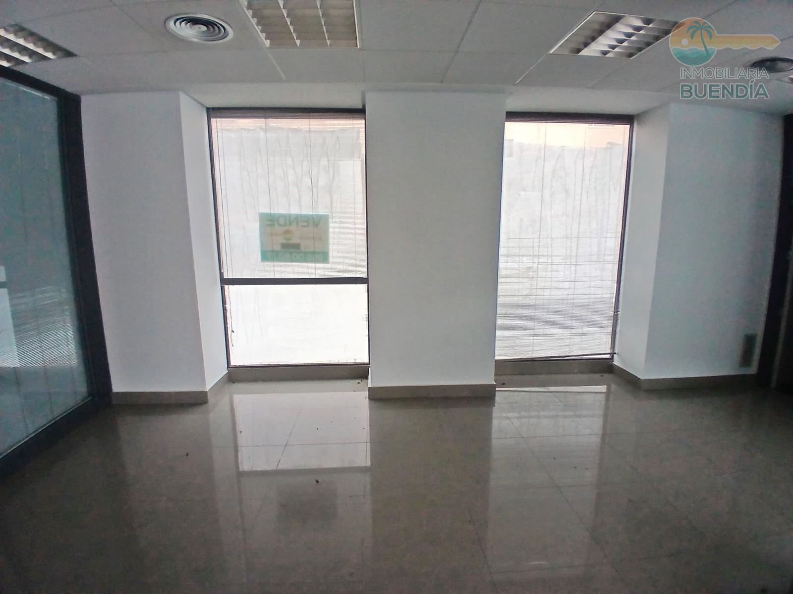Commercial for sale in Puerto de Mazarron - € 270,000 (Ref: 9843474)
