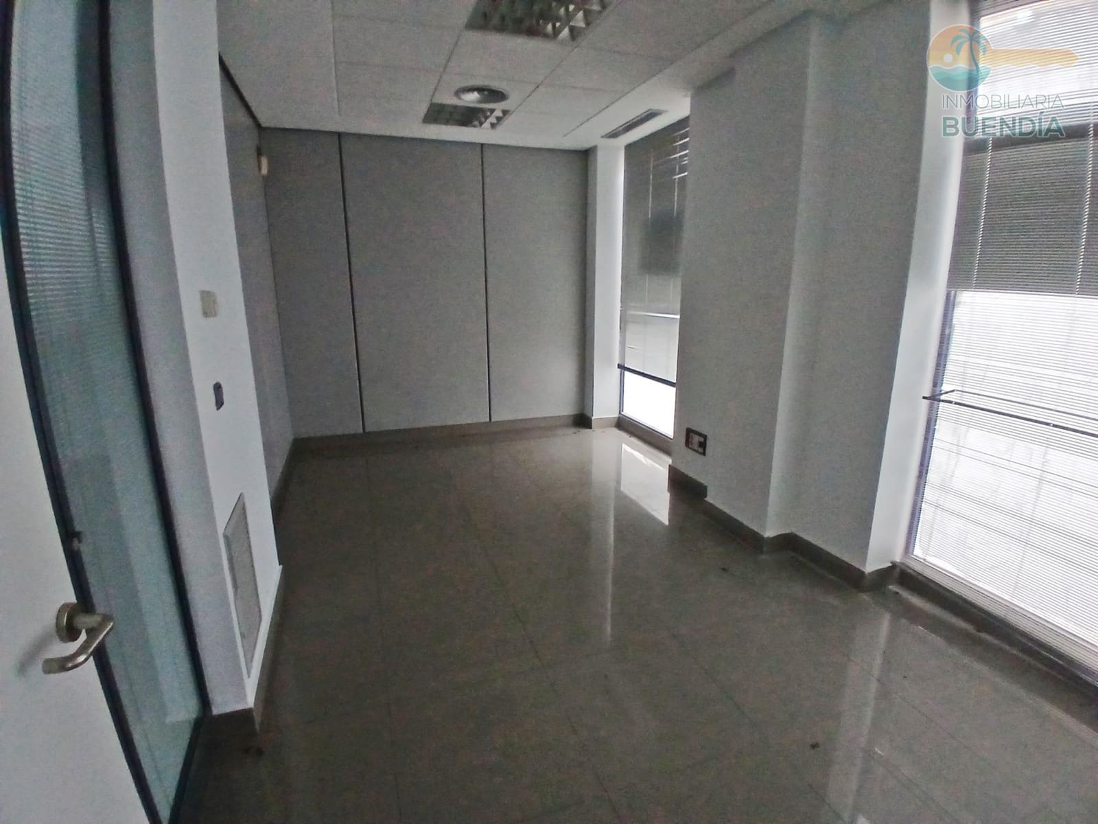 Commercial for sale in Puerto de Mazarron - € 270,000 (Ref: 9843474)