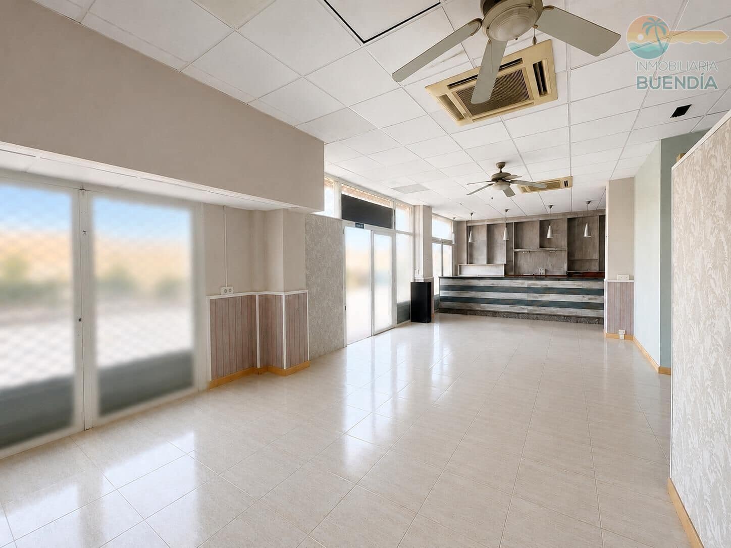 Kaupallinen myytävänä paikassa Puerto de Mazarron - 240 000 € (Ref: 9970709)
