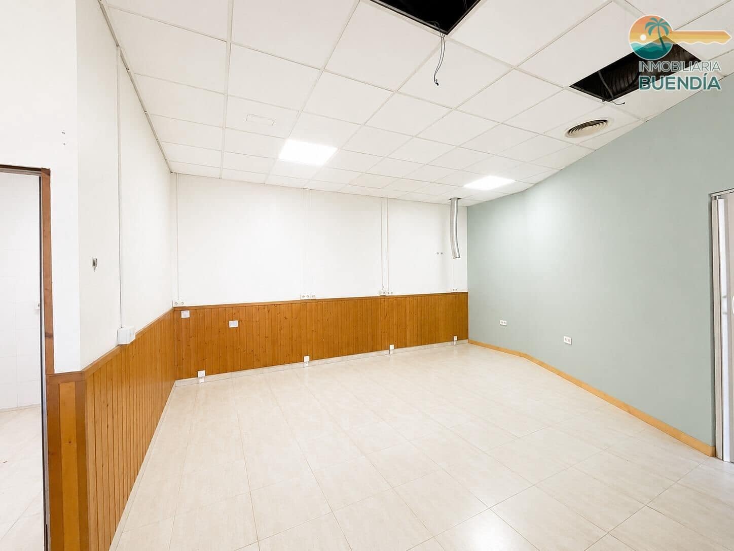 Kaupallinen myytävänä paikassa Puerto de Mazarron - 240 000 € (Ref: 9970709)