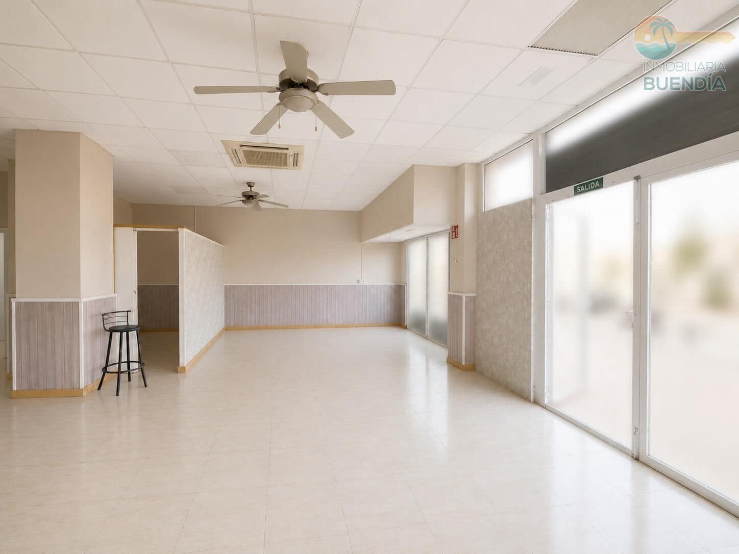 Kaupallinen myytävänä paikassa Puerto de Mazarron - 240 000 € (Ref: 9970709)