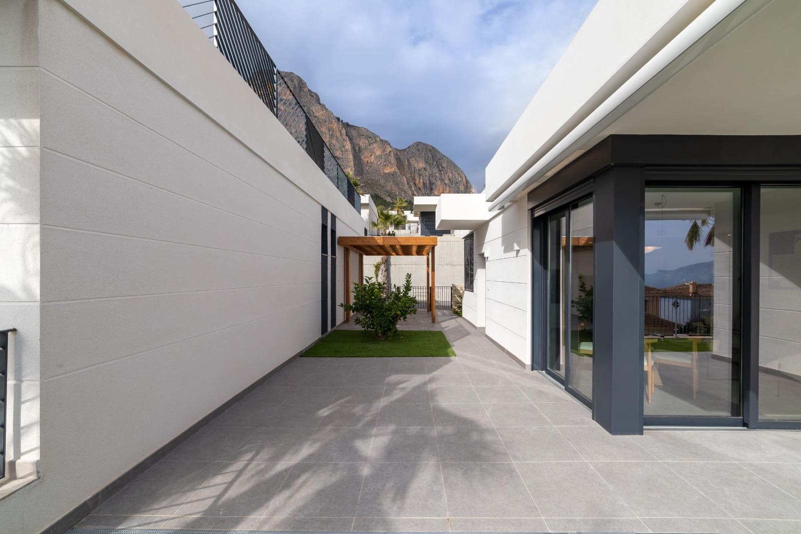 3 bedroom Villa for sale in Polop with pool garage - € 408,000 (Ref: 8552736)