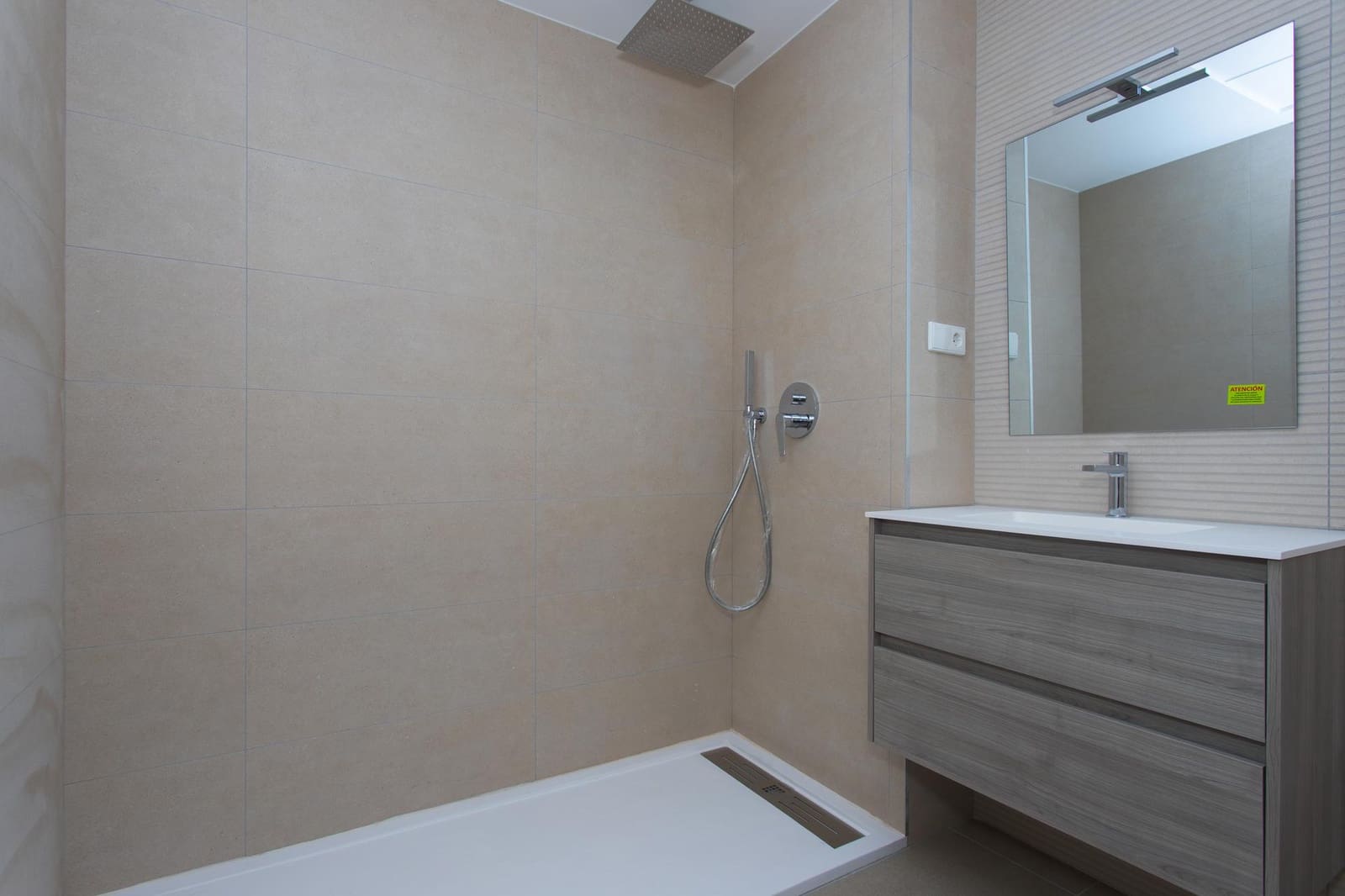 3 soveværelse Villa til salg i Monforte del Cid med swimmingpool - € 365.000 (Ref: 9938197)