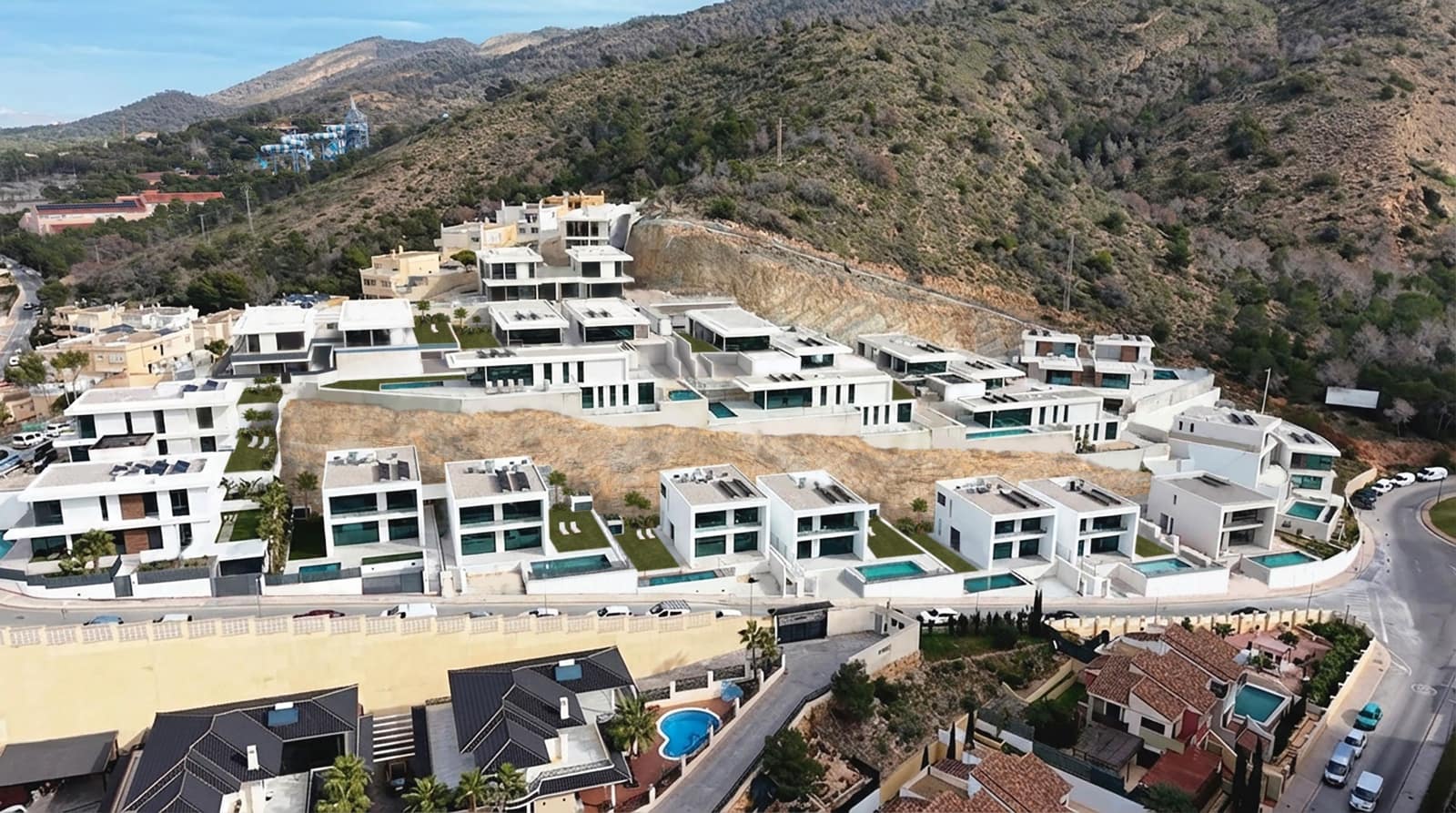 Chalet de 3 habitaciones en Benidorm en venta - 1.080.000 € (Ref: 9979795)