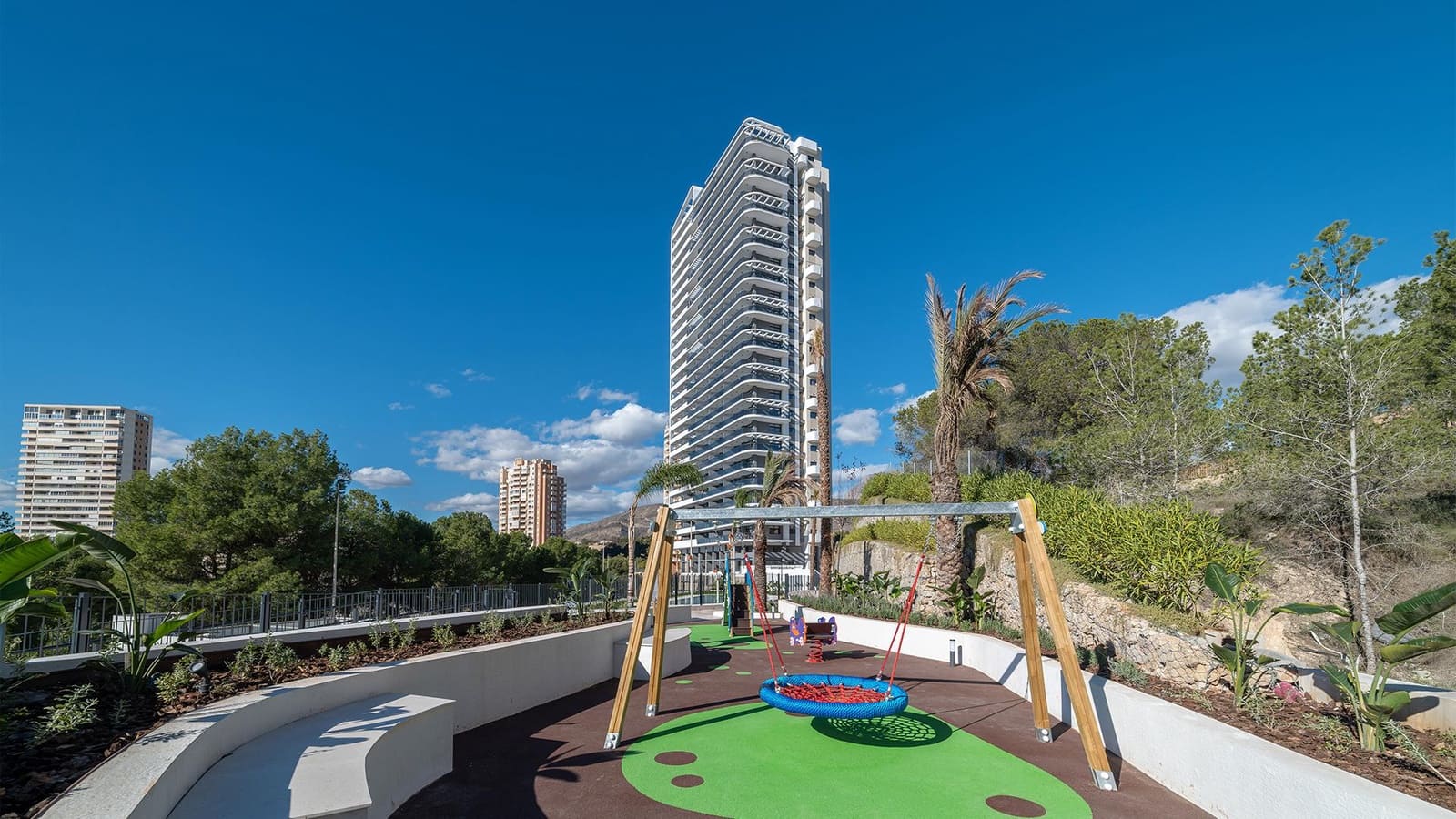 2 bedroom Apartment for sale in Benidorm with pool - € 507,000 (Ref: 9986867)