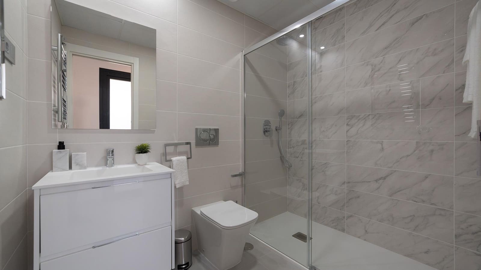 2 bedroom Apartment for sale in Benidorm with pool - € 507,000 (Ref: 9986867)