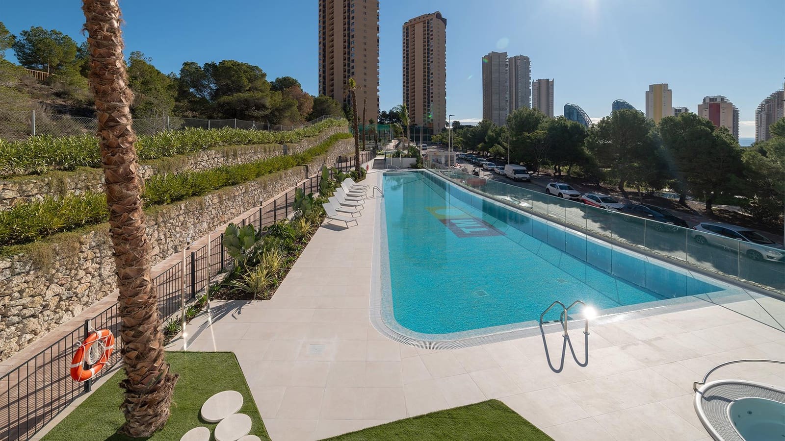 2 bedroom Apartment for sale in Benidorm with pool - € 507,000 (Ref: 9986867)