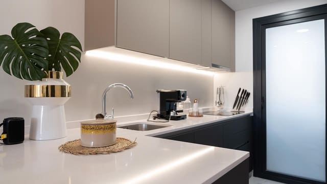 2 soverom Leilighet til salgs i Via Parque, Benidorm med svømmebasseng garasje - € 507 000 (Ref: 9986867)