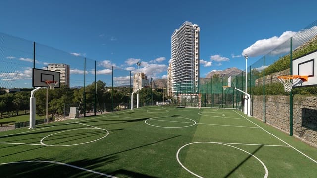 2 Zimmer Apartment zu verkaufen in Via Parque, Benidorm mit Pool Garage - 507.000 € (Ref: 9986867)
