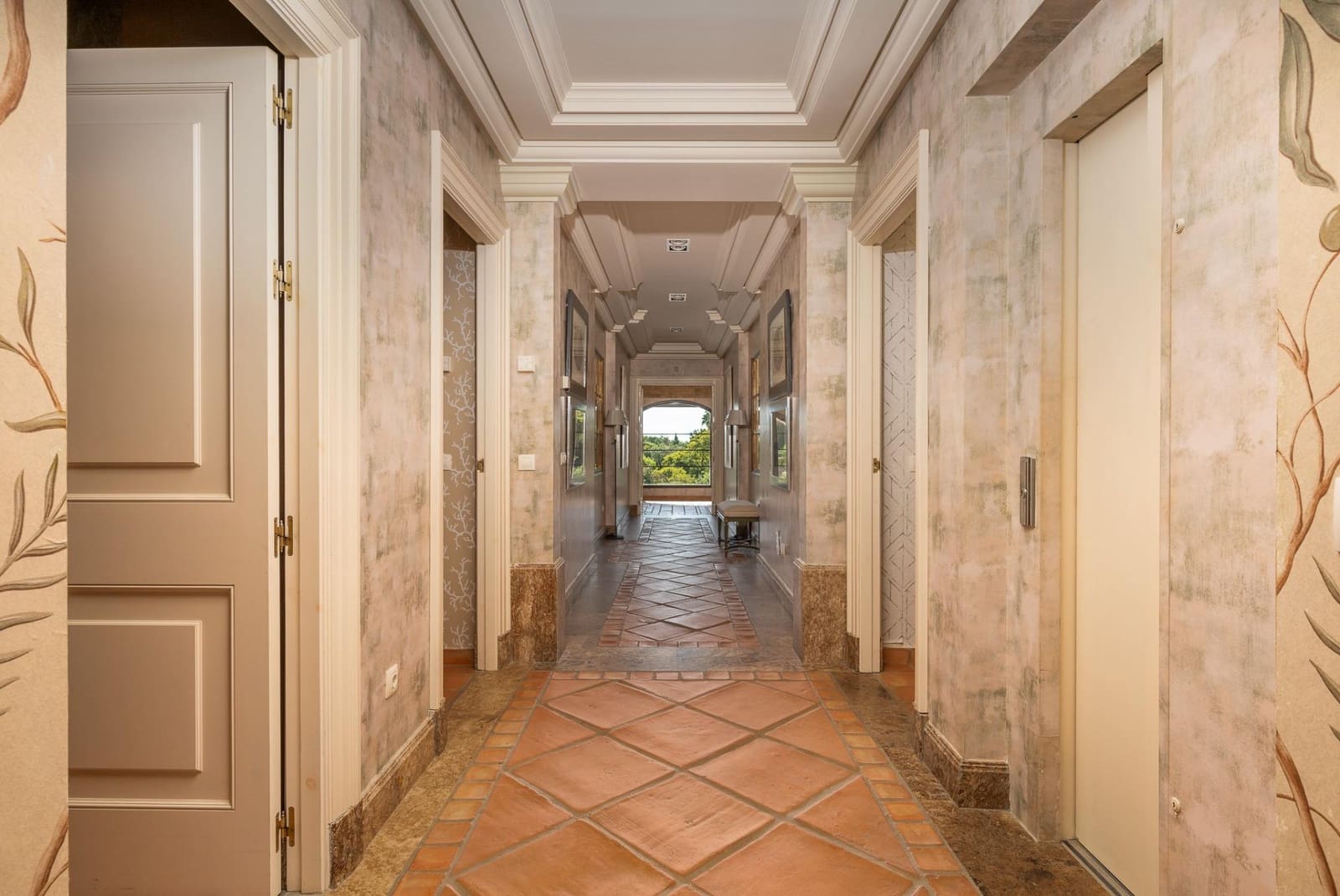 8 Zimmer Villa zu verkaufen in Guadalmina mit Pool Garage - 7.500.000 € (Ref: 10062382)