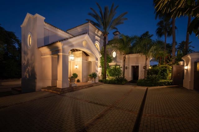8 Zimmer Villa zu verkaufen in Guadalmina Alta, Marbella mit Pool Garage - 7.500.000 € (Ref: 10062382)