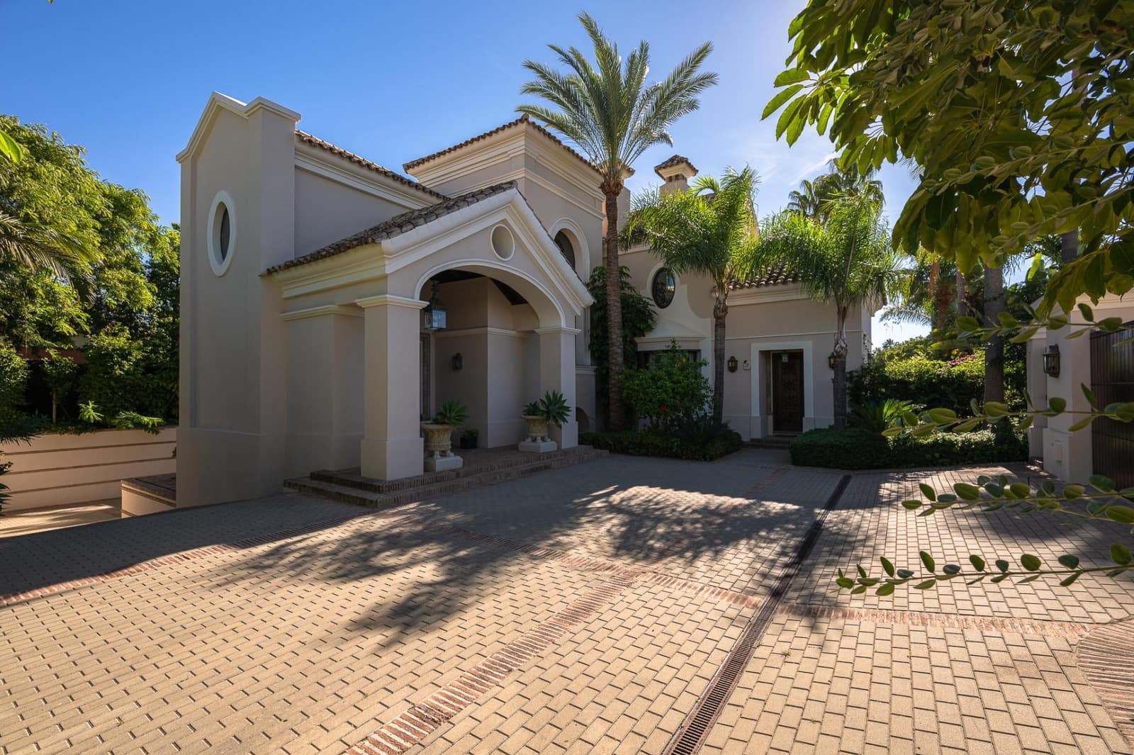 8 Zimmer Villa zu verkaufen in Guadalmina mit Pool Garage - 7.500.000 € (Ref: 10062382)