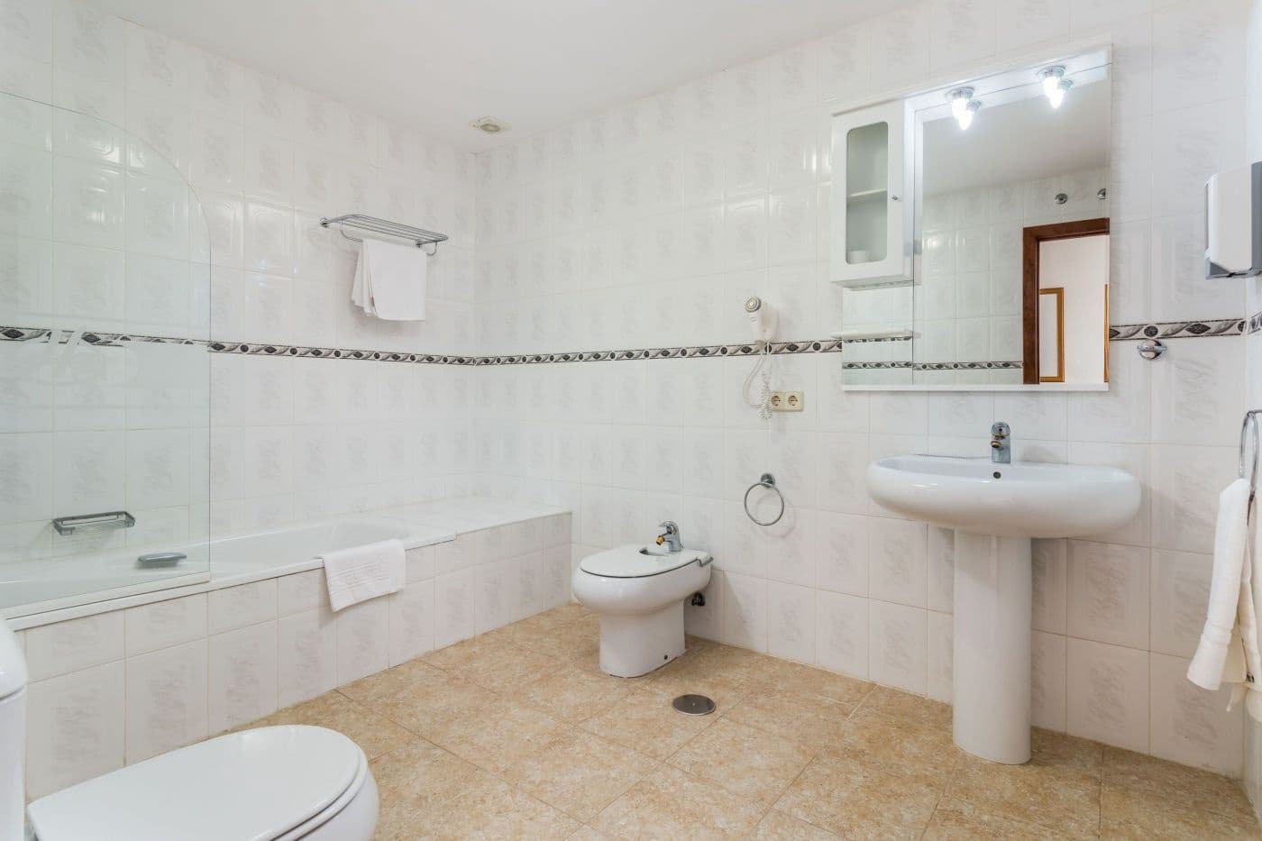 84 quarto Hotel para venda em Sotogrande com garagem - 11 700 000 € (Ref: 8752773)