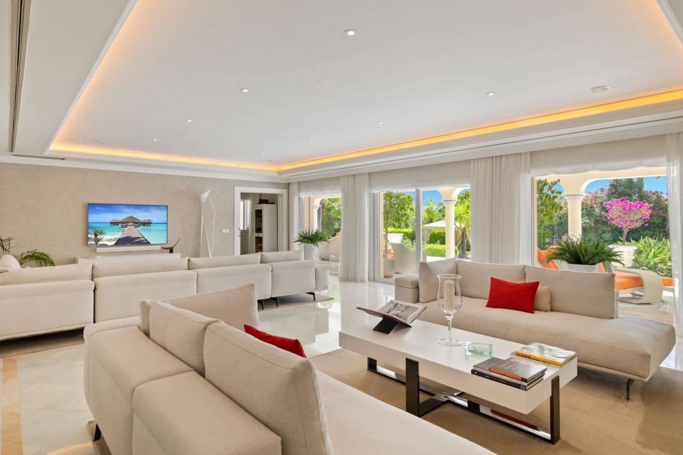 6 bedroom Villa for sale in Marbella - € 6,900,000 (Ref: 8755809)